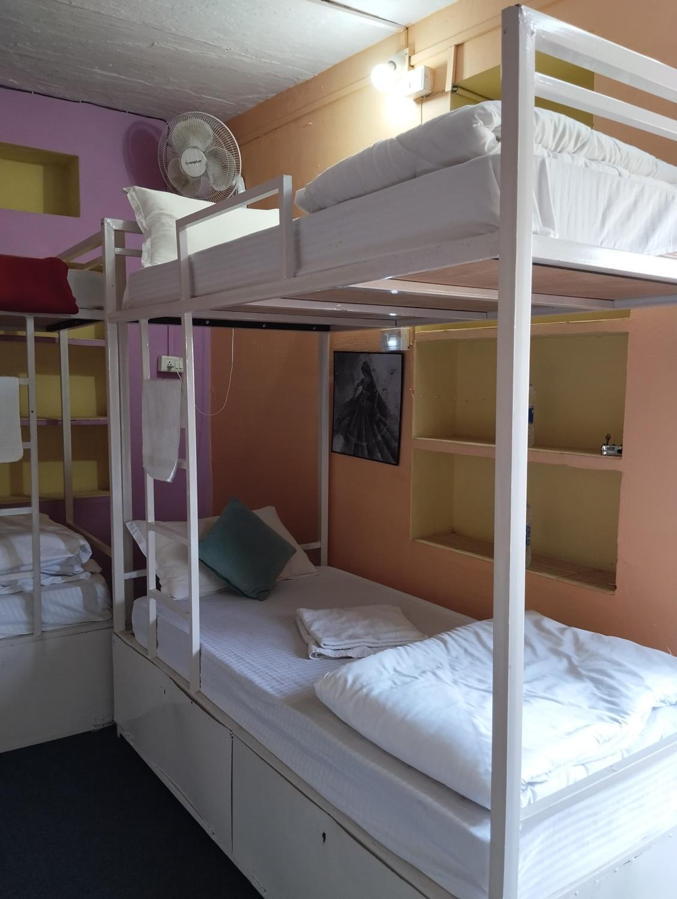 6-Bed Mixed Dormitory Room photo 1
