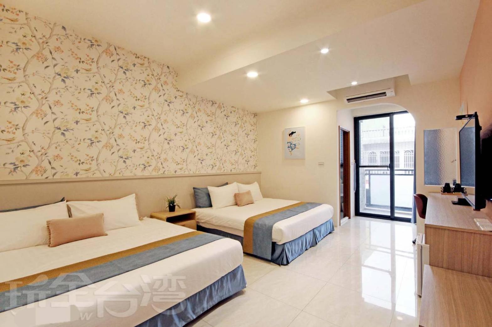 Quadruple Room with Private Bathroom