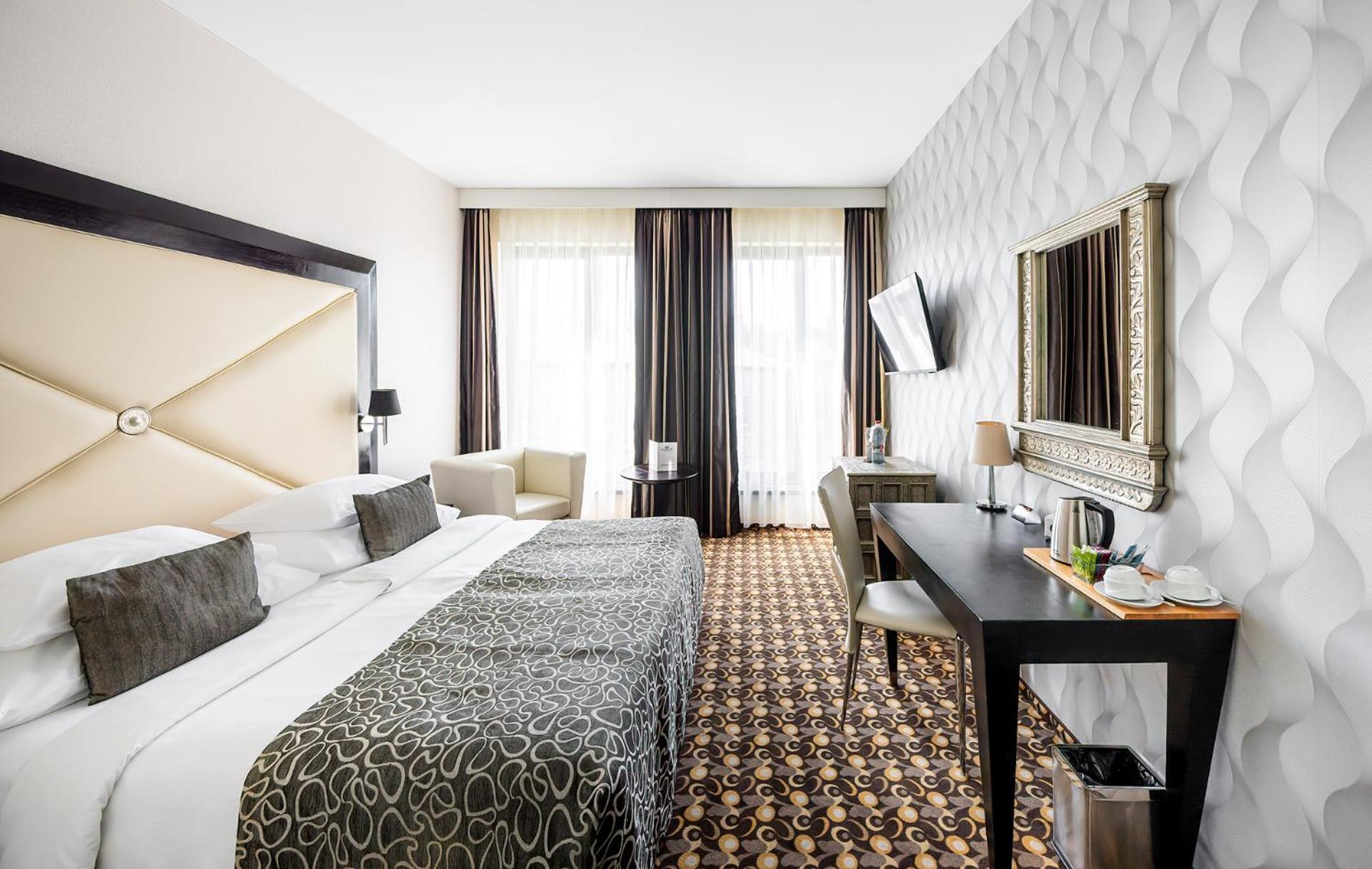 Classic Double or Twin Room - Photo 23