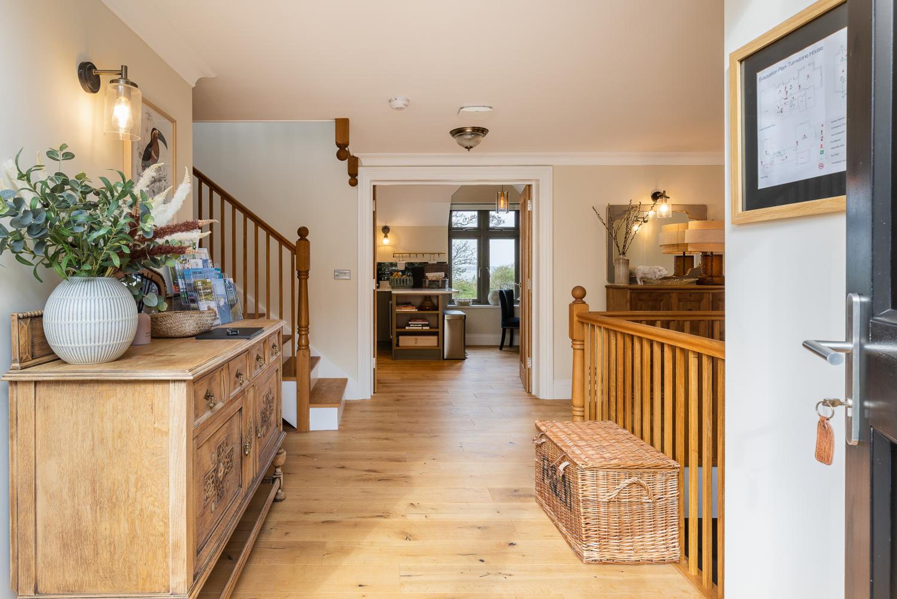 Five-Bedroom House photo 1