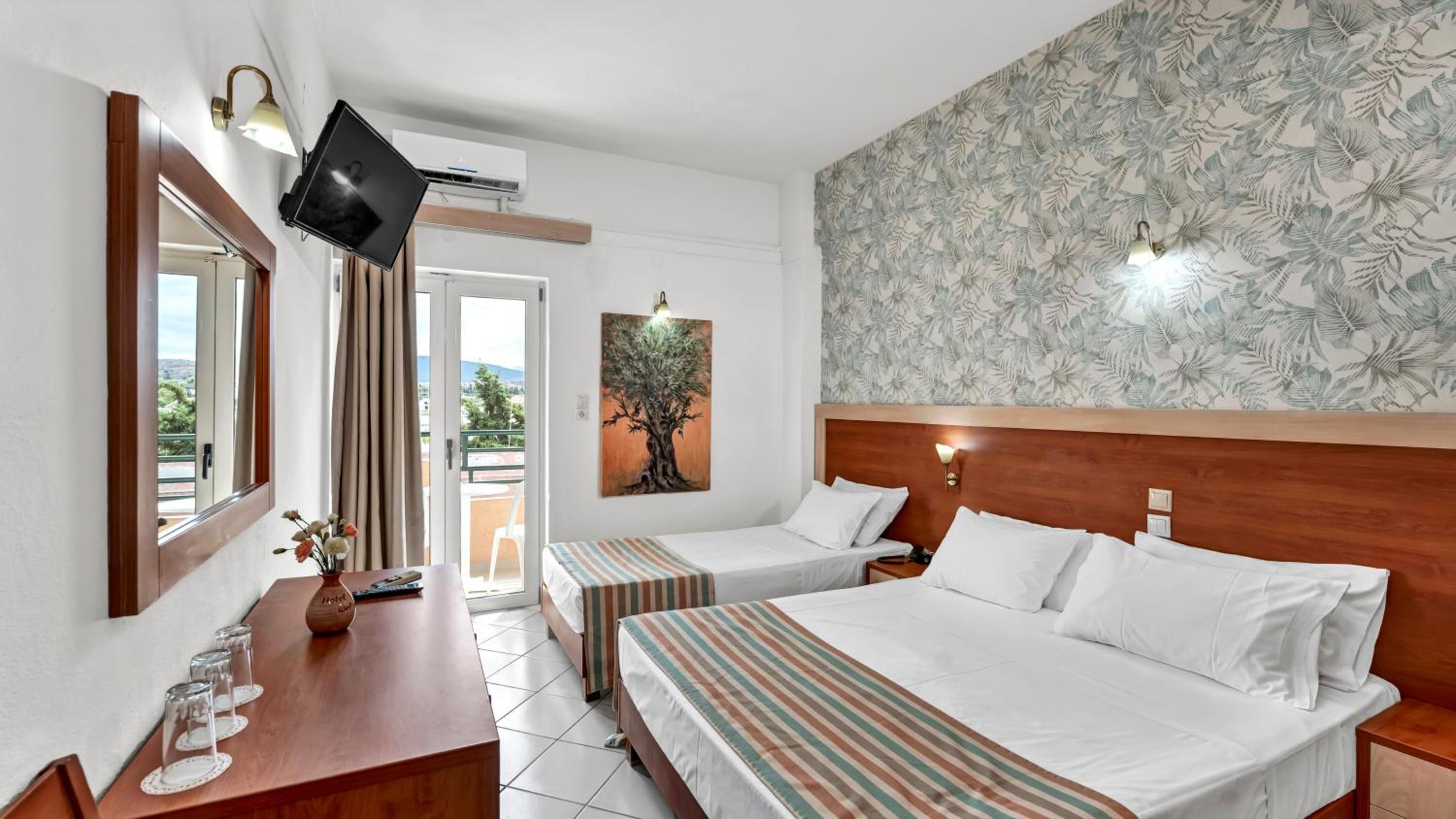 Standard Double Room (2 Adults + 1 Child) - Photo 1