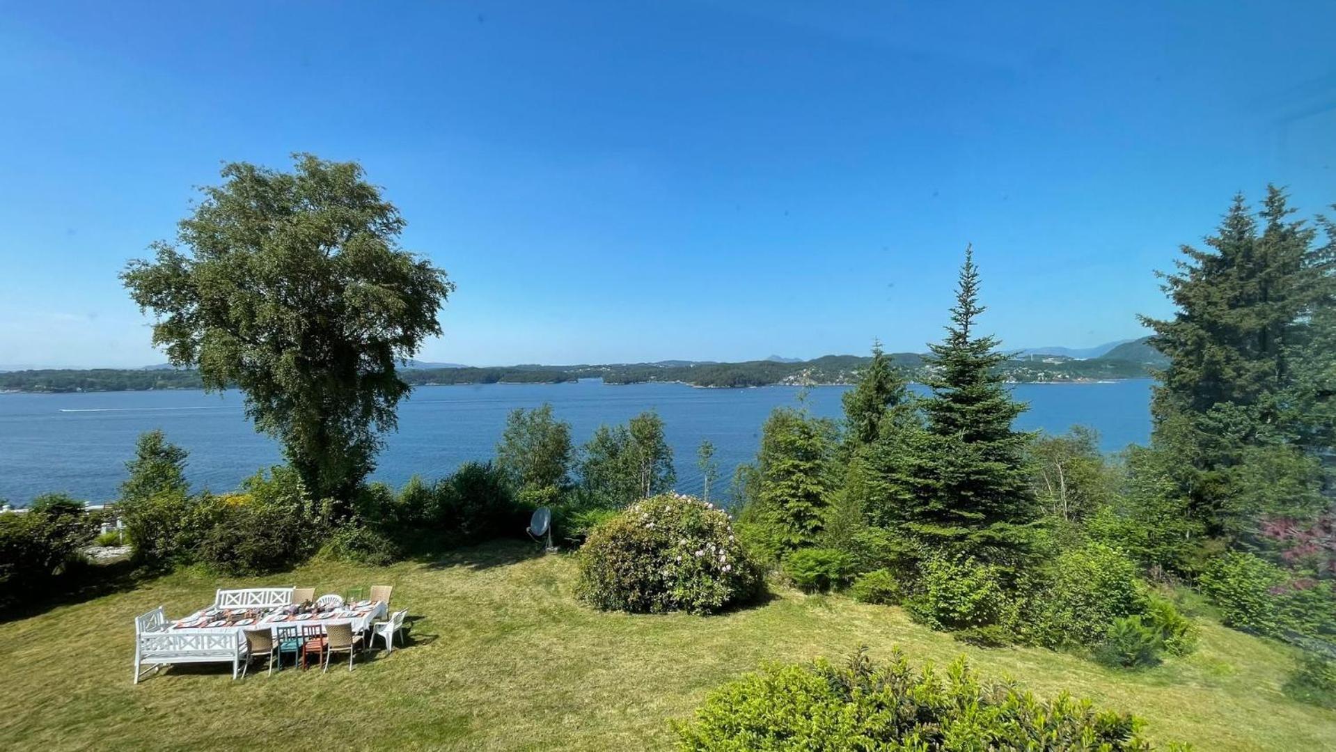 Two-Bedroom Deluxe Apartment with Ocean View photo 2