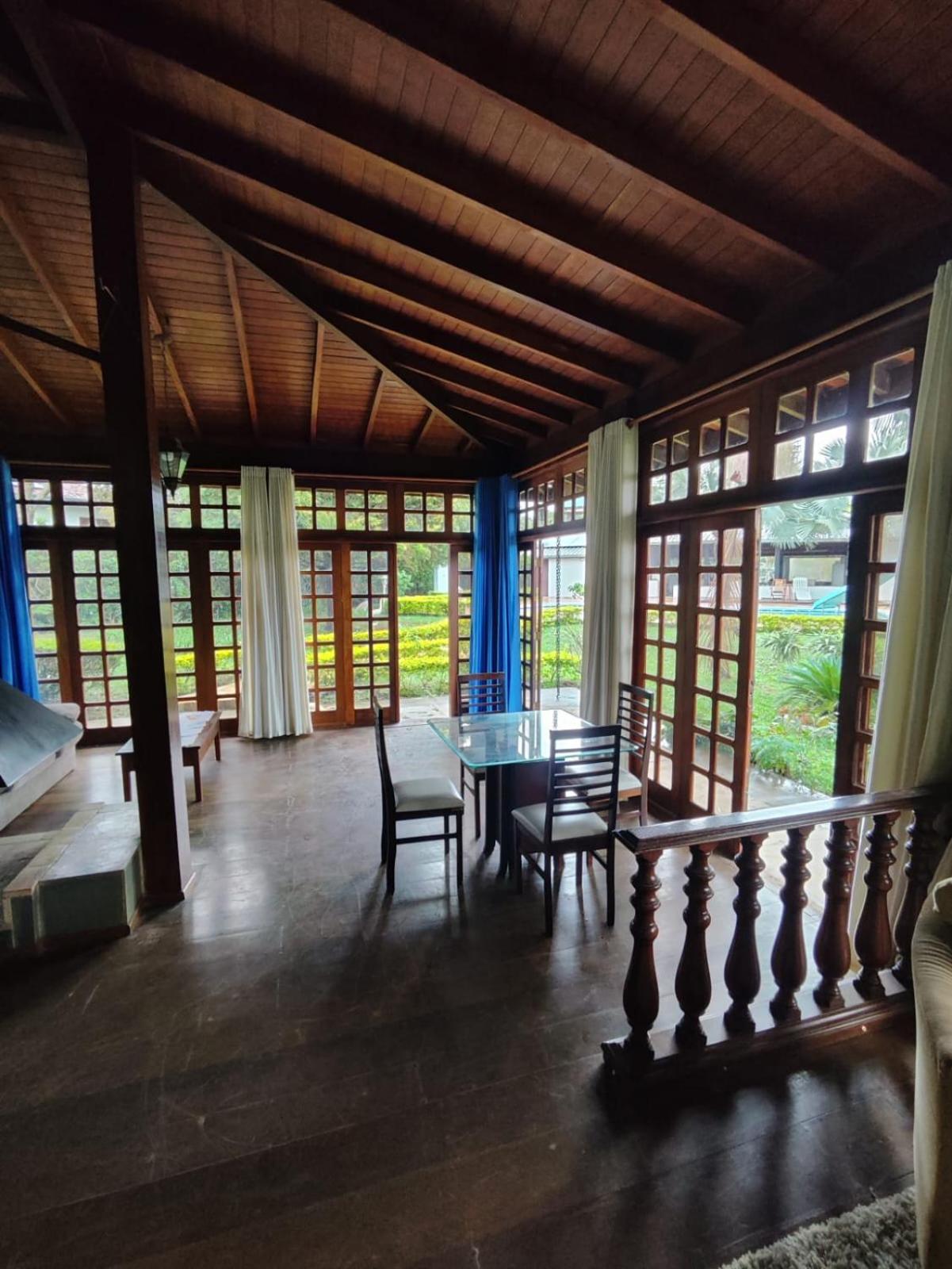 Five-Bedroom House photo 2