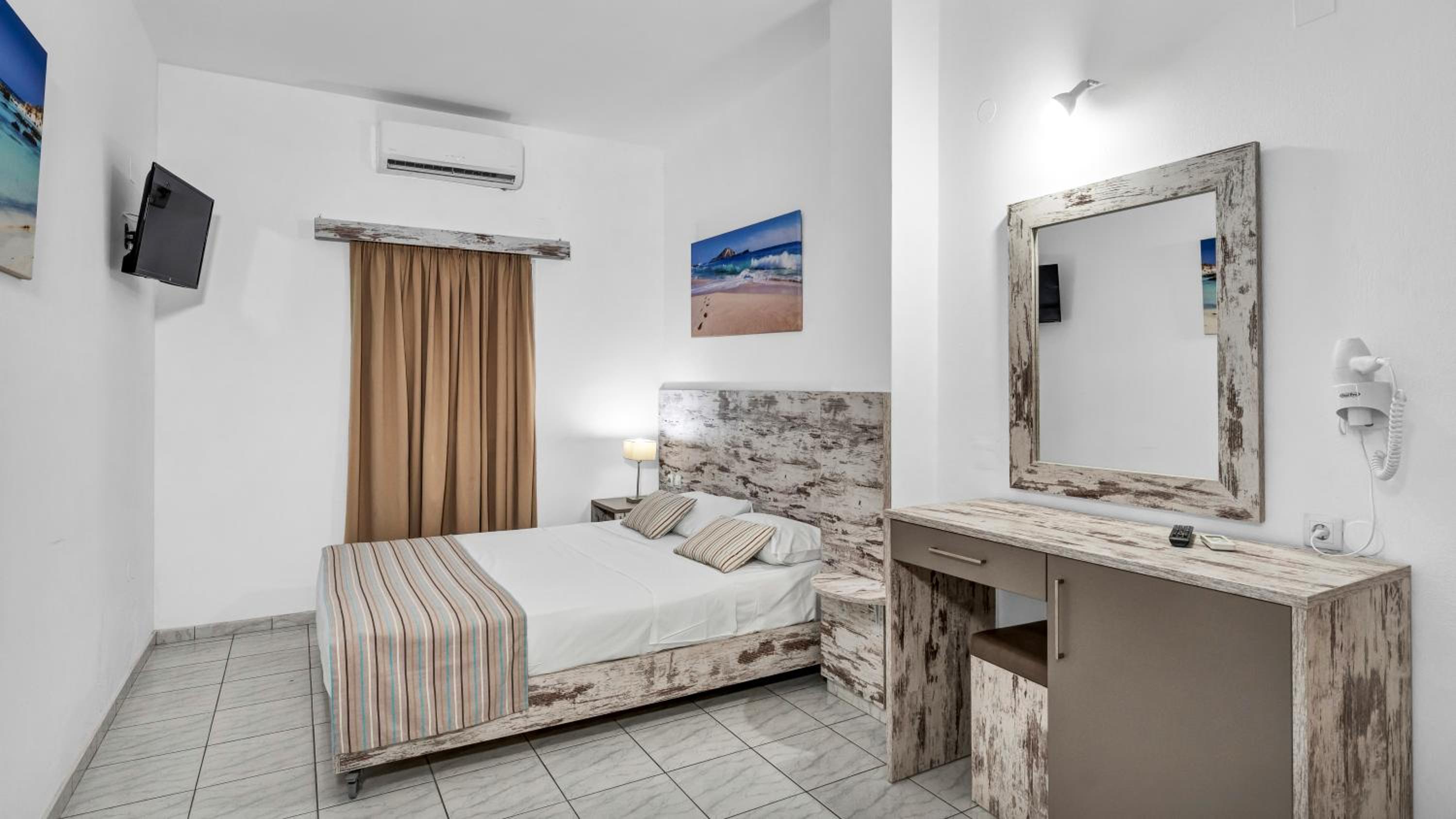 Junior Suite (Quadruple) Bedroom & Living Room - Photo 2