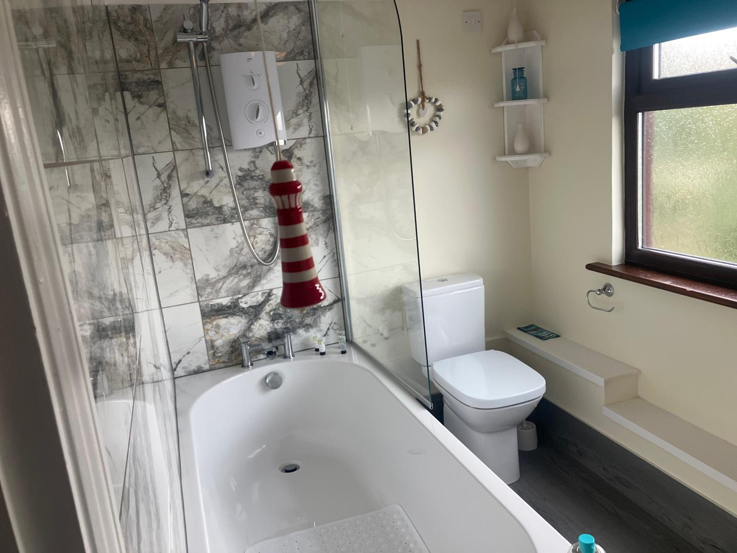Deluxe Double Room with En-suite Bathroom photo 2