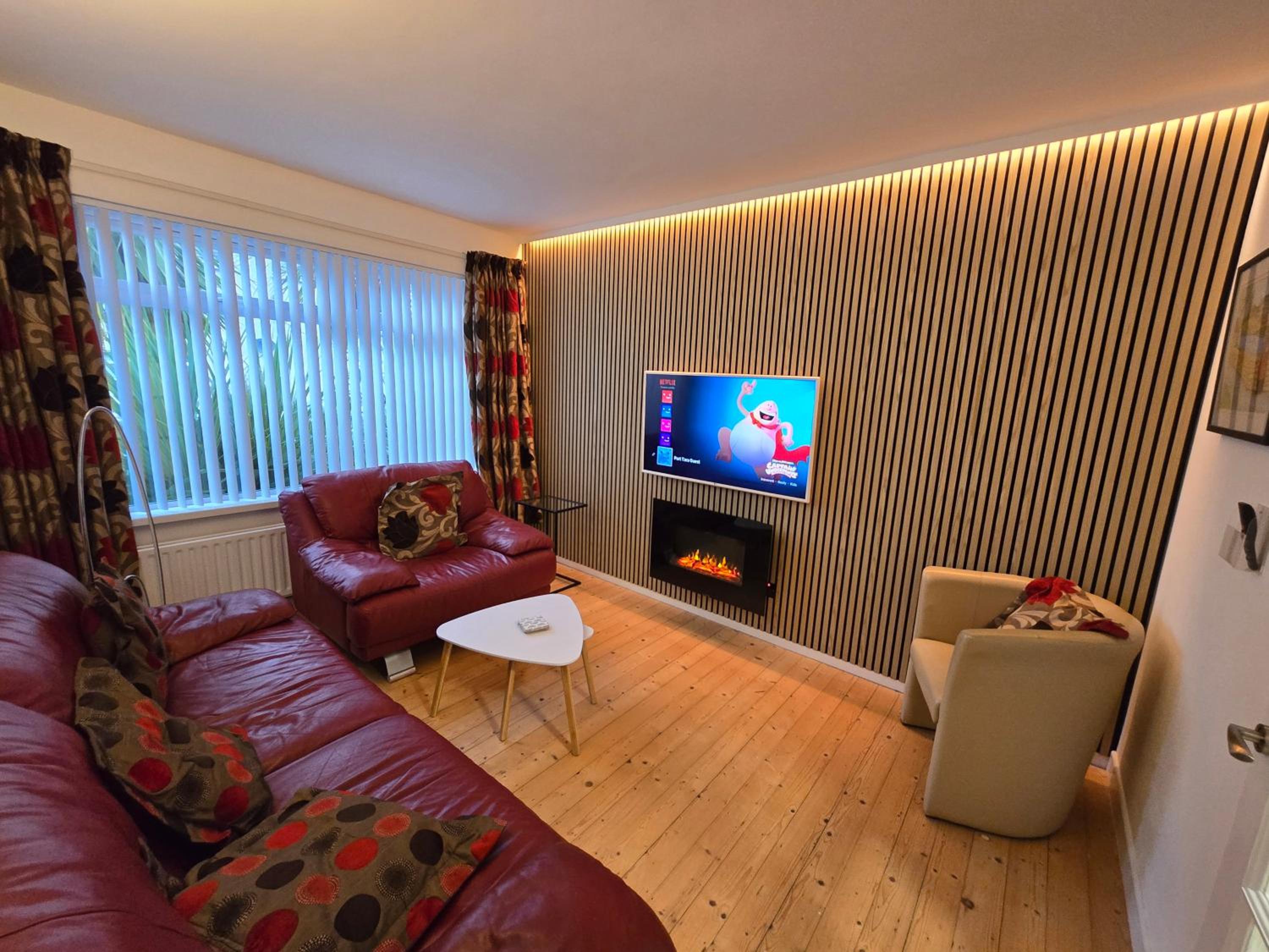 Five-Bedroom House photo 1