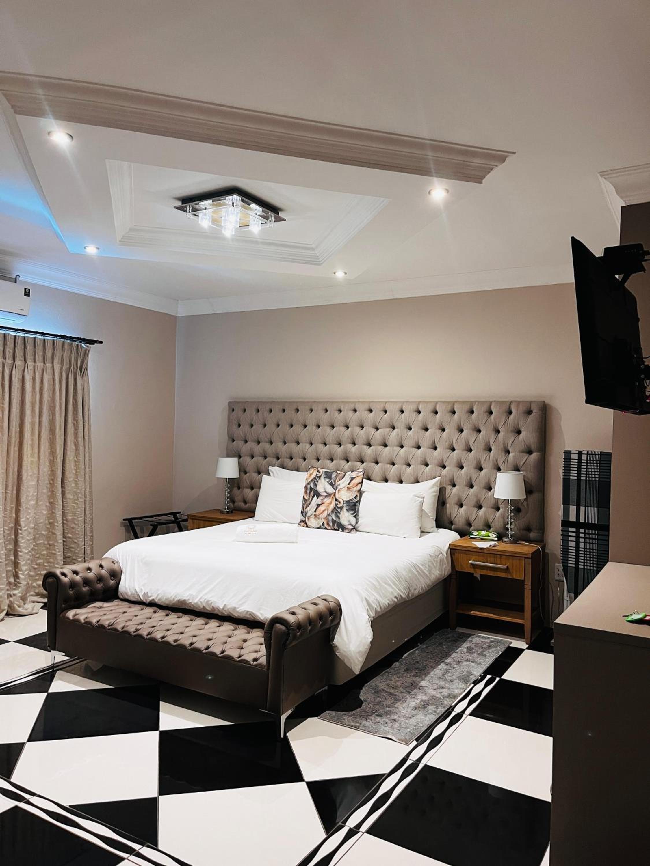 Suite with Hot Tub
