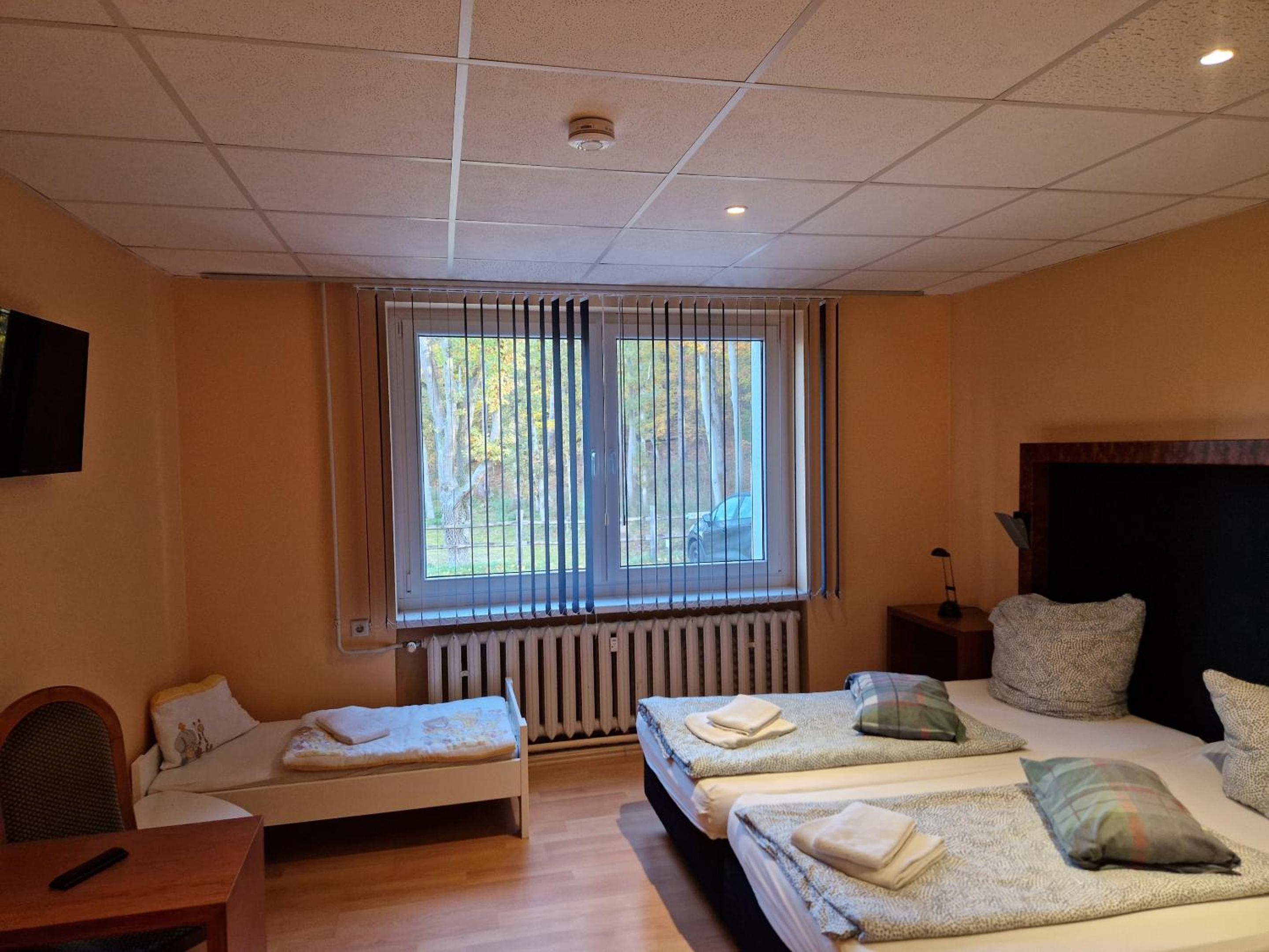 Basic Triple Room photo 1