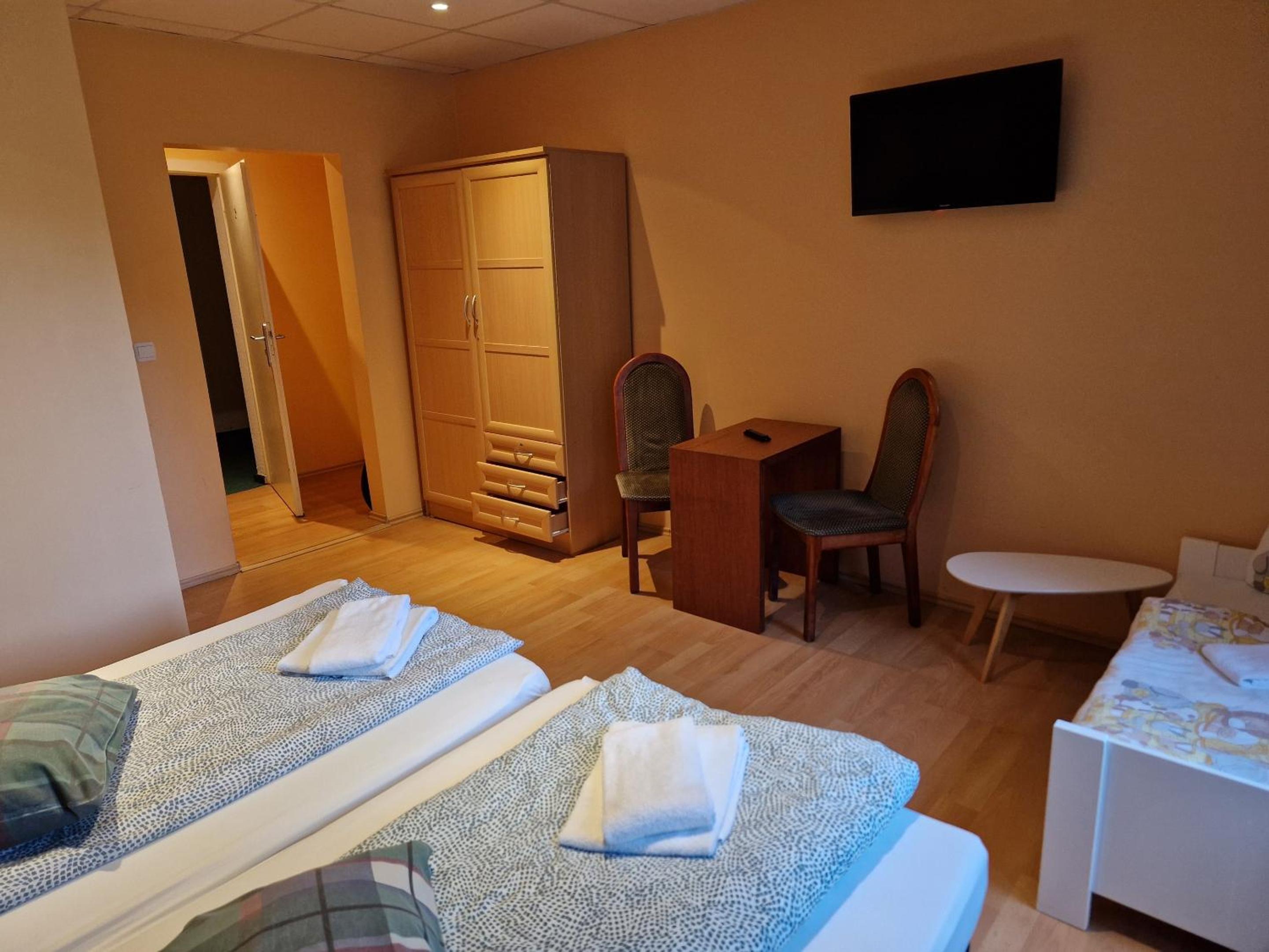 Basic Triple Room photo 2