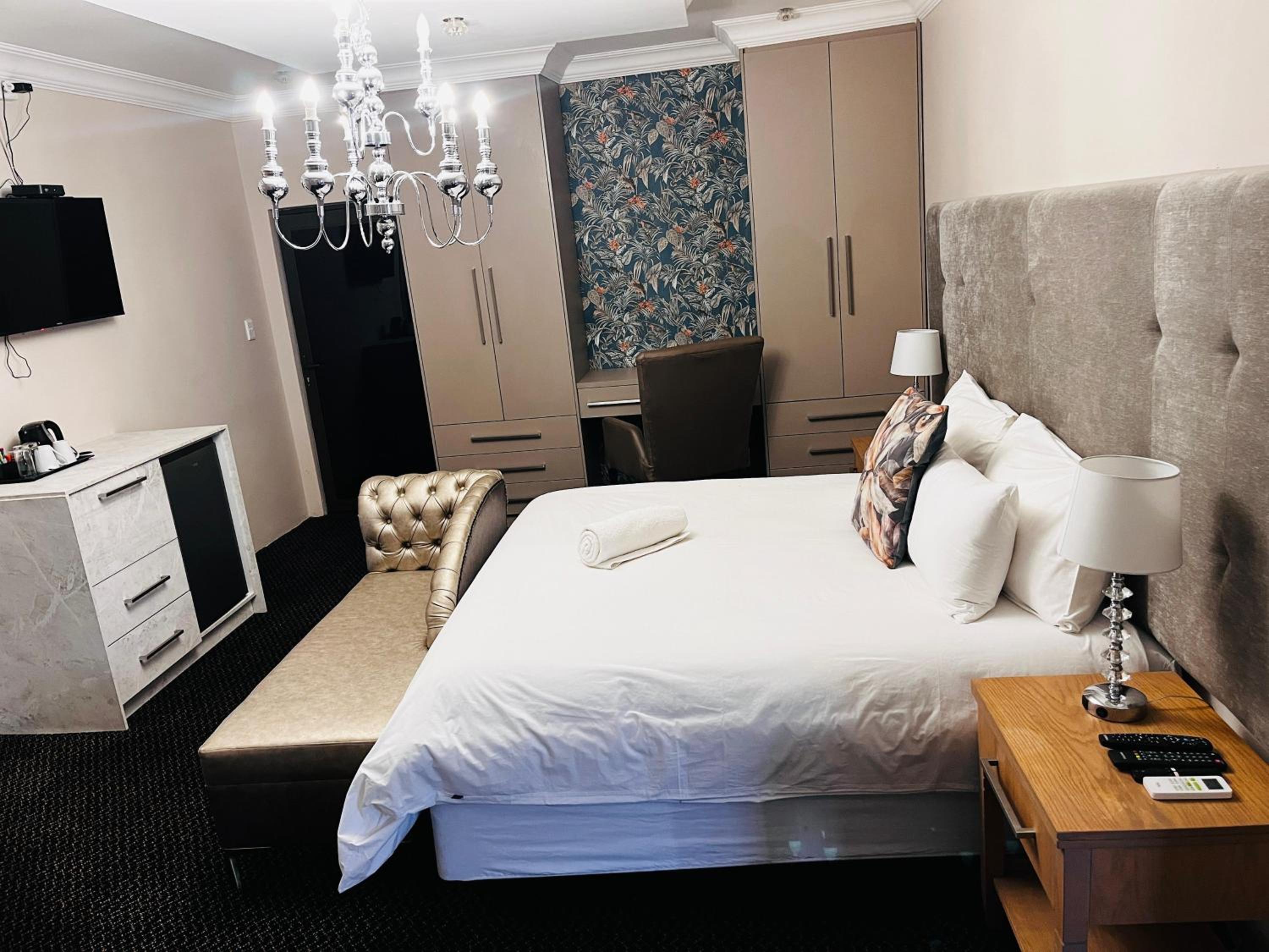 Suite with Hot Tub