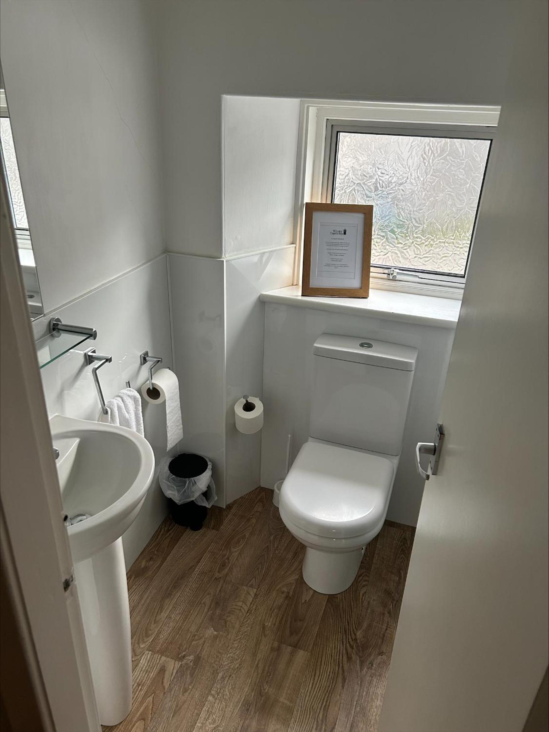 Single Room with Private Bathroom photo 2