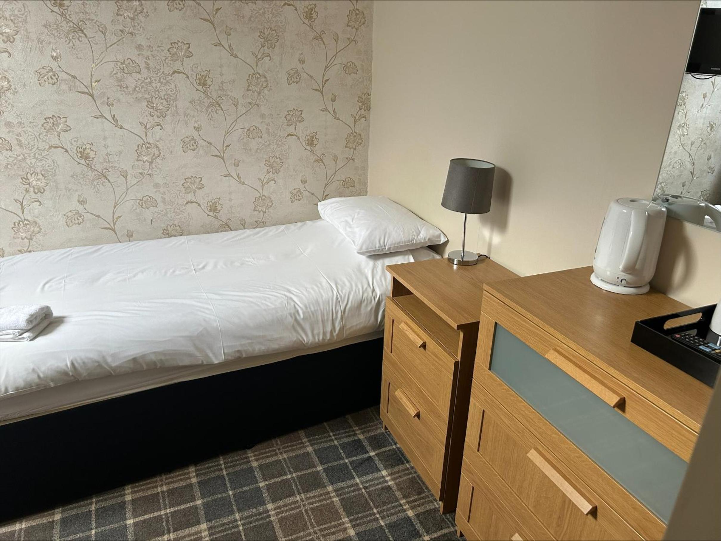 Single Room with Private Bathroom photo 1