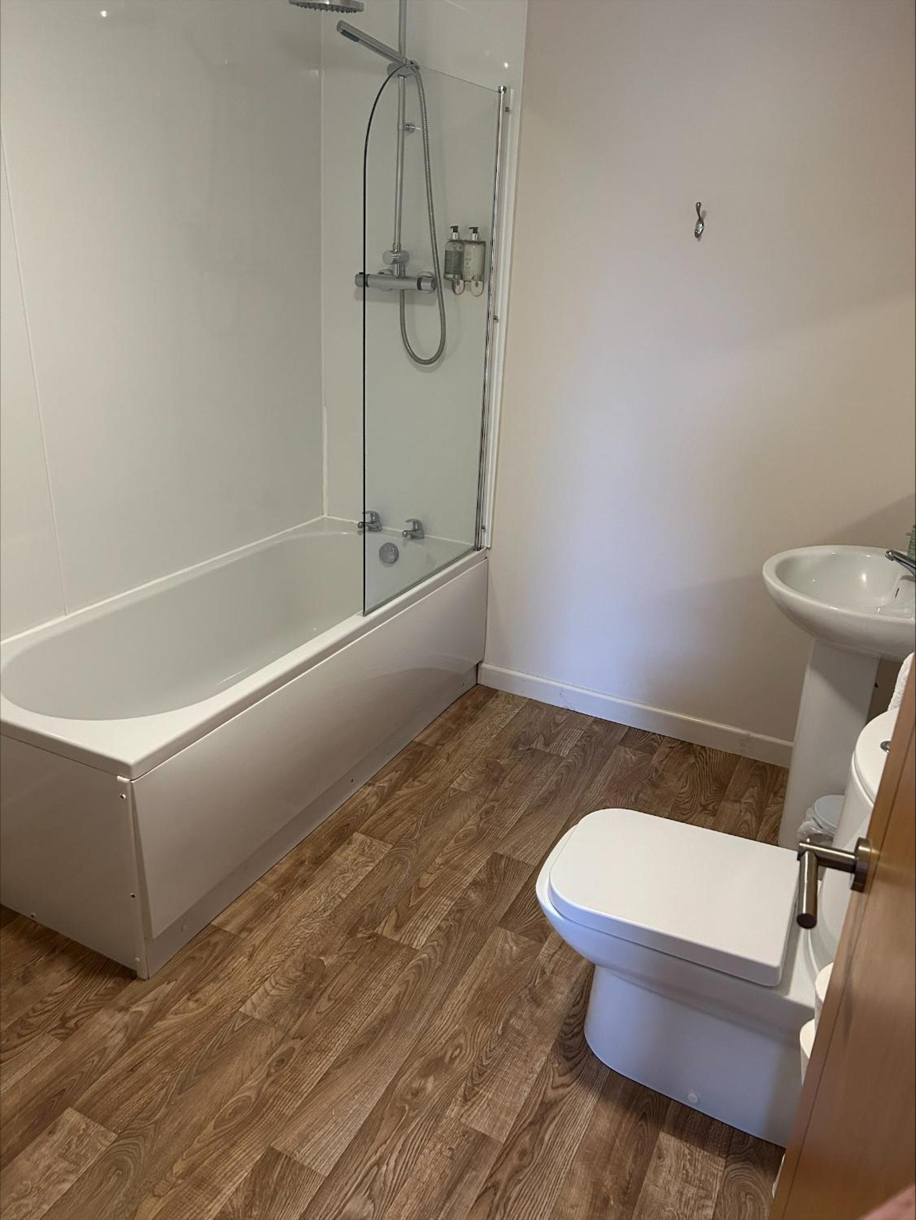 Double Room with Private Bathroom - Photo 2