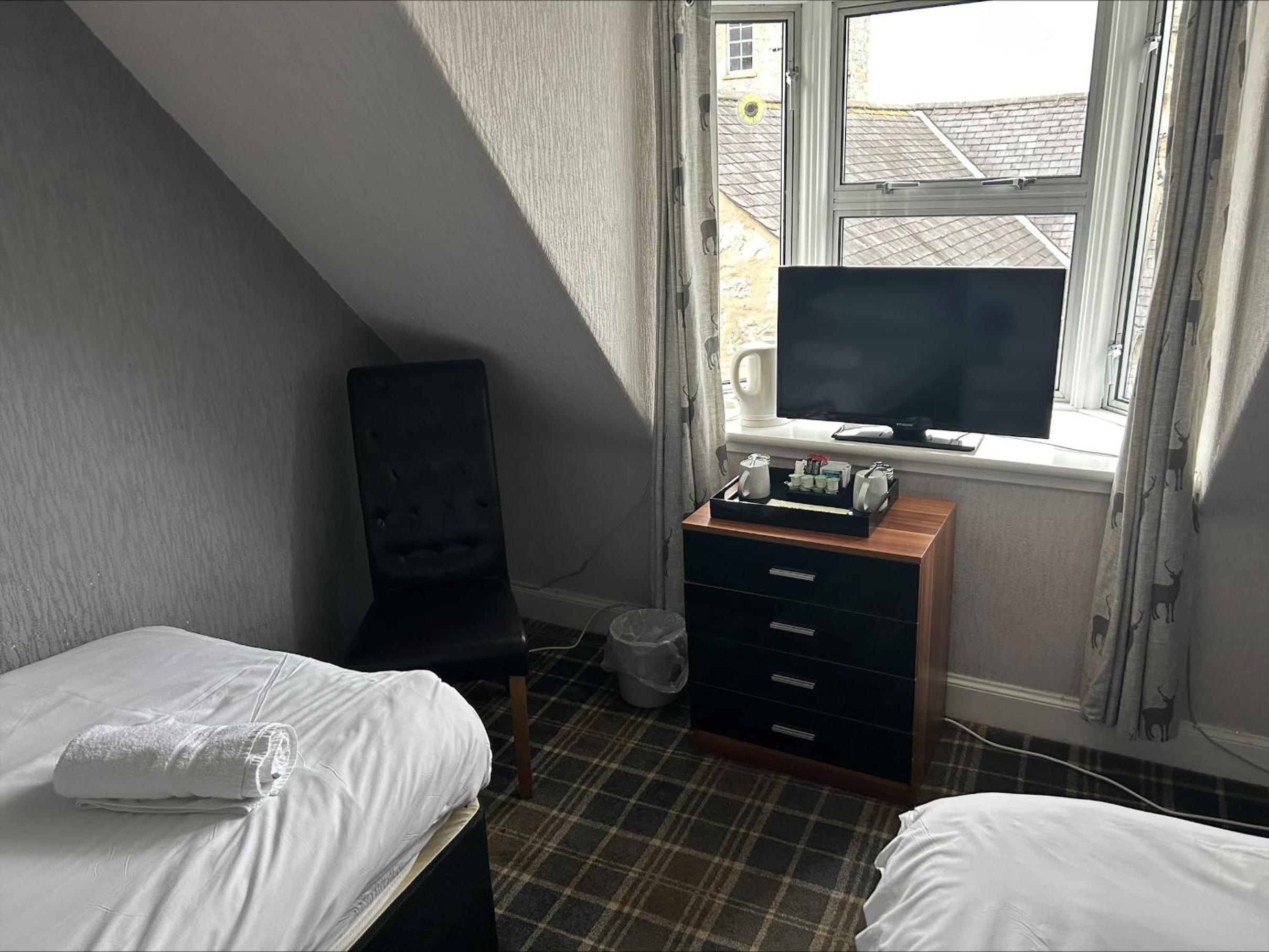 Standard Twin Room with Shared Bathroom photo 3