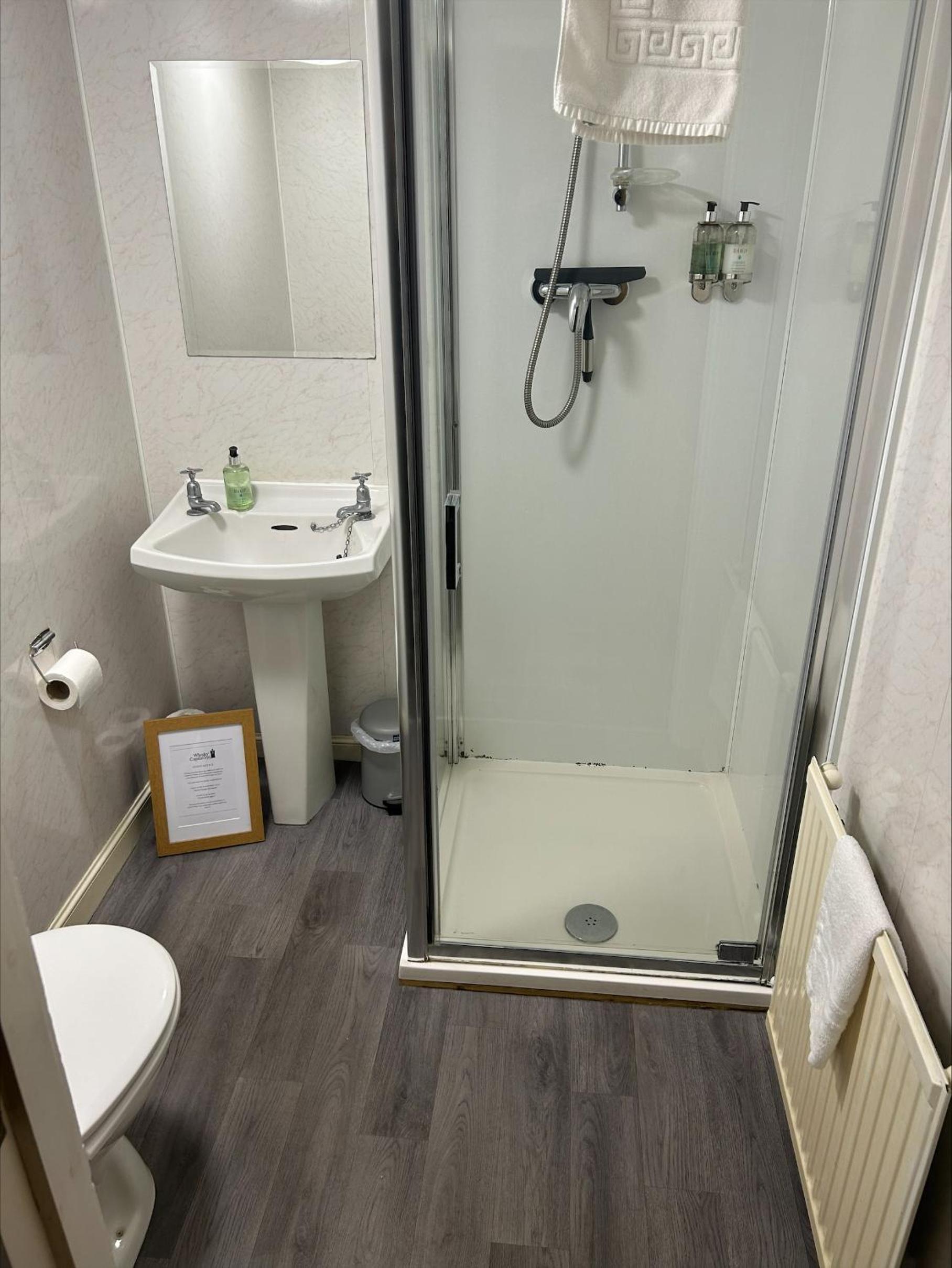Single Room with Shared Bathroom photo 2