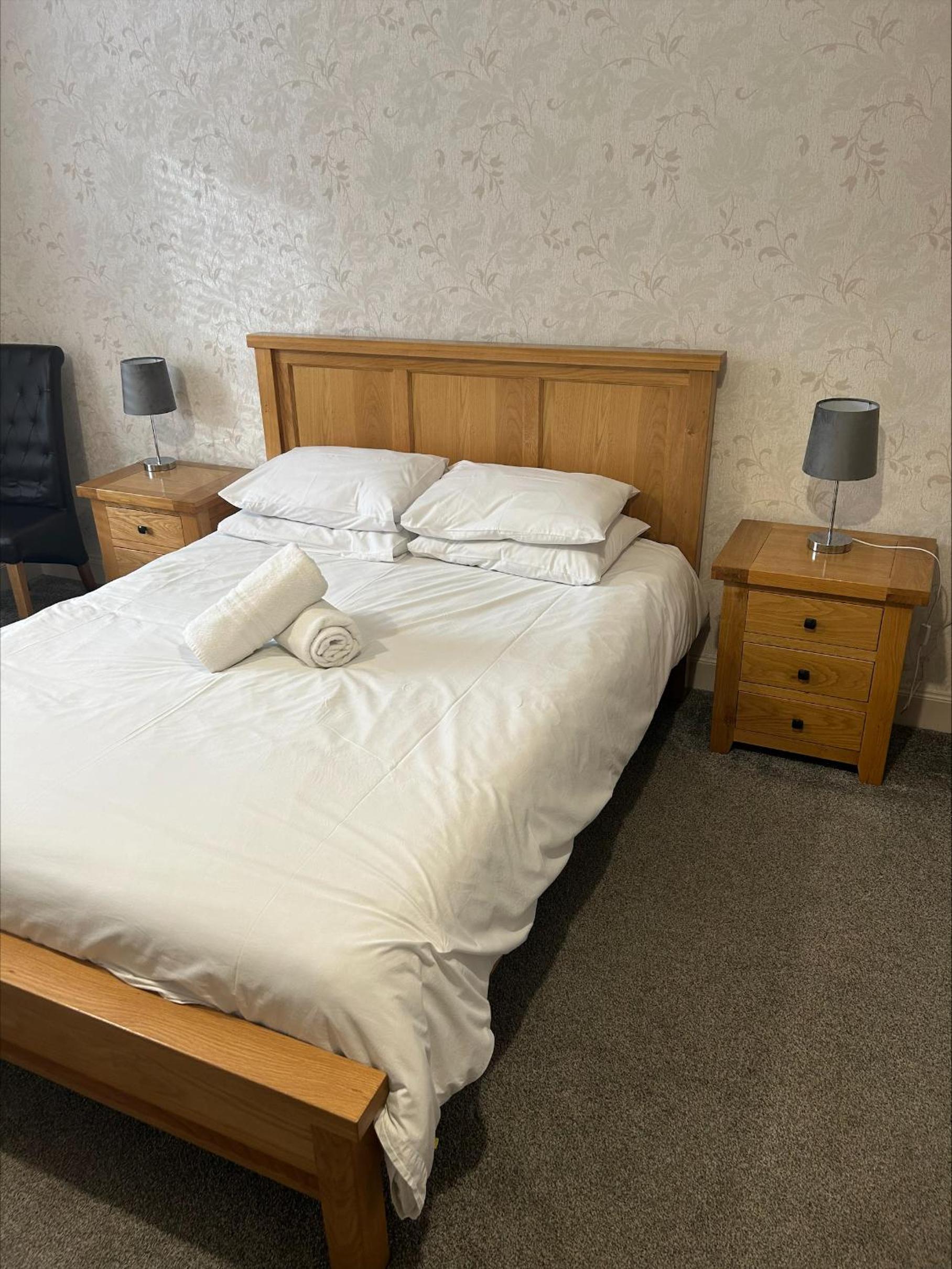 Double or Twin Room with Private Bathroom - Photo 6
