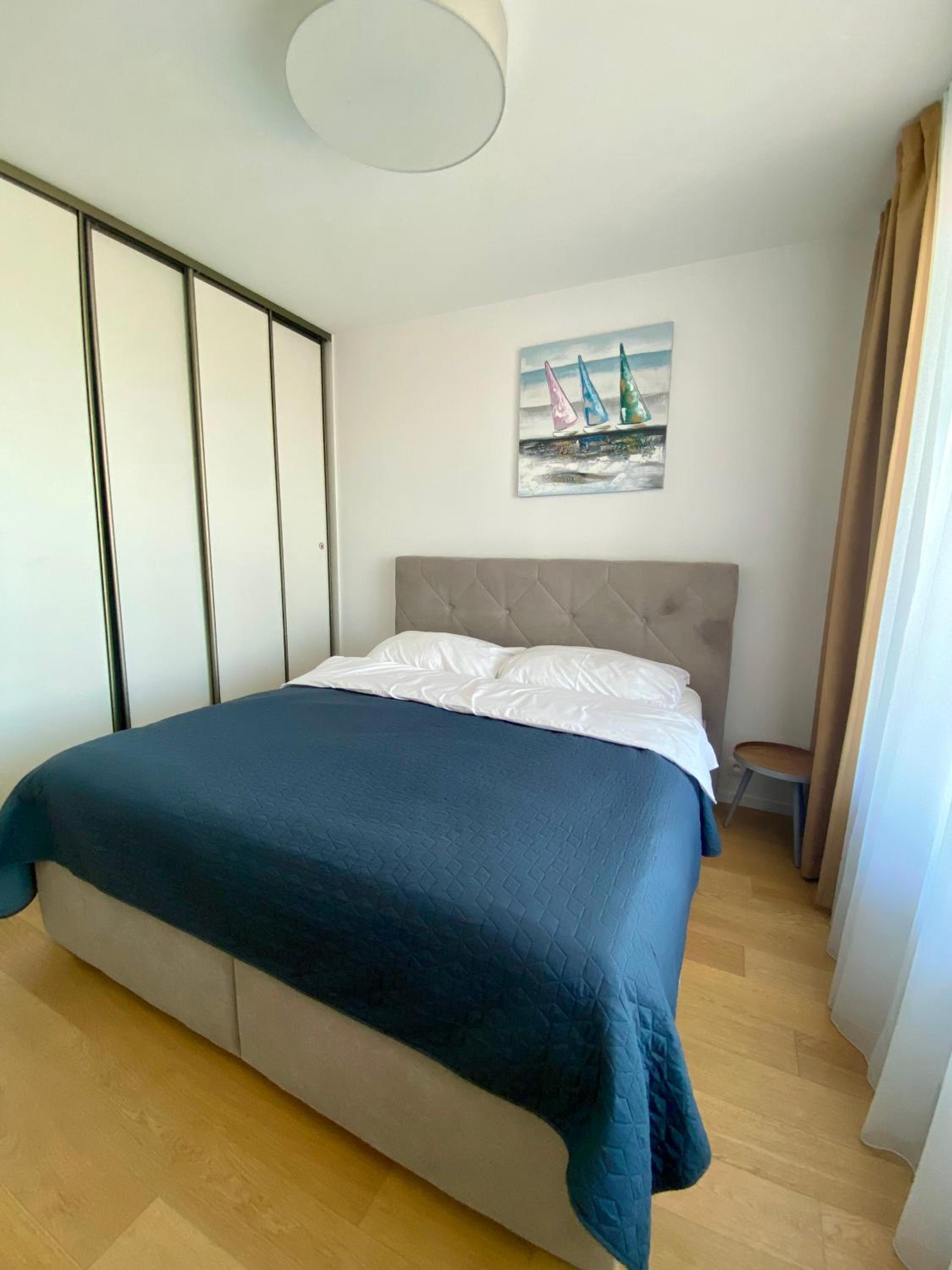 One-Bedroom Apartment with View