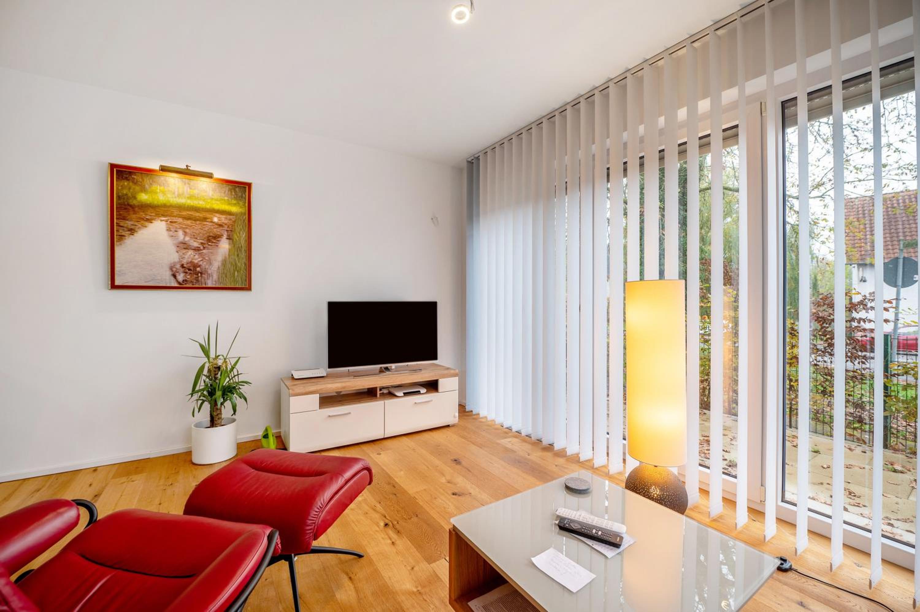 One-Bedroom Apartment with Lake View