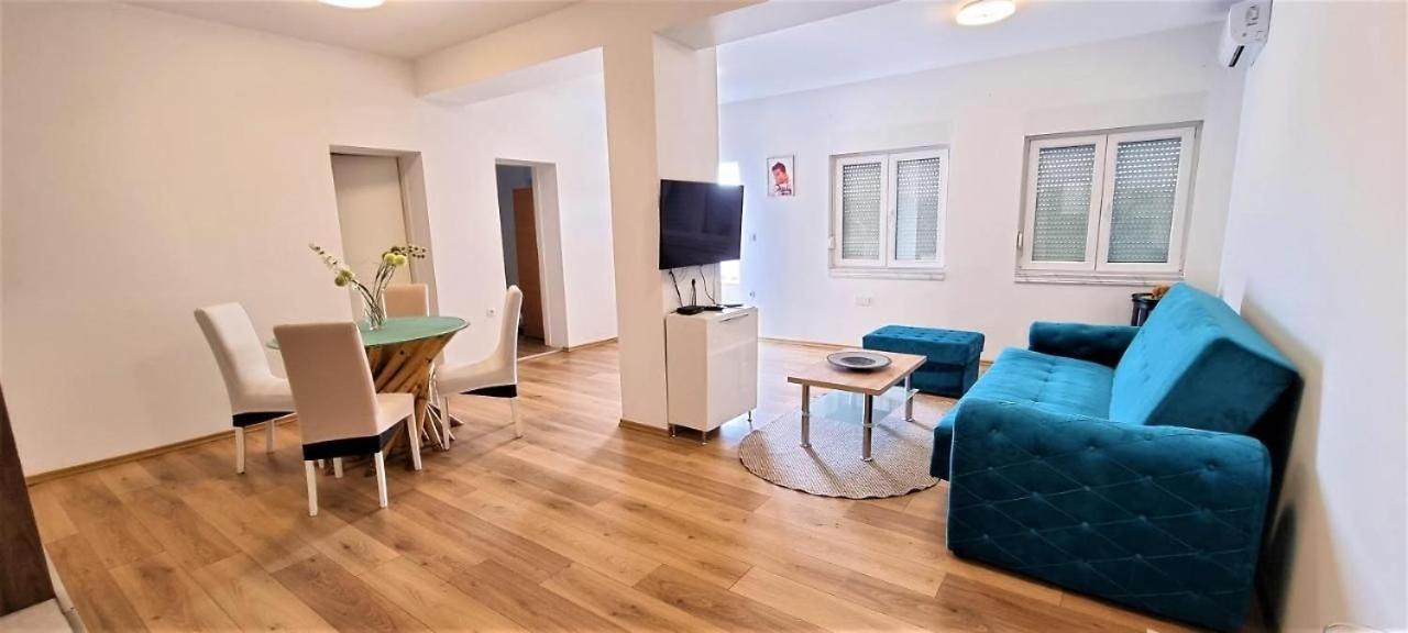 One-Bedroom Deluxe Apartment