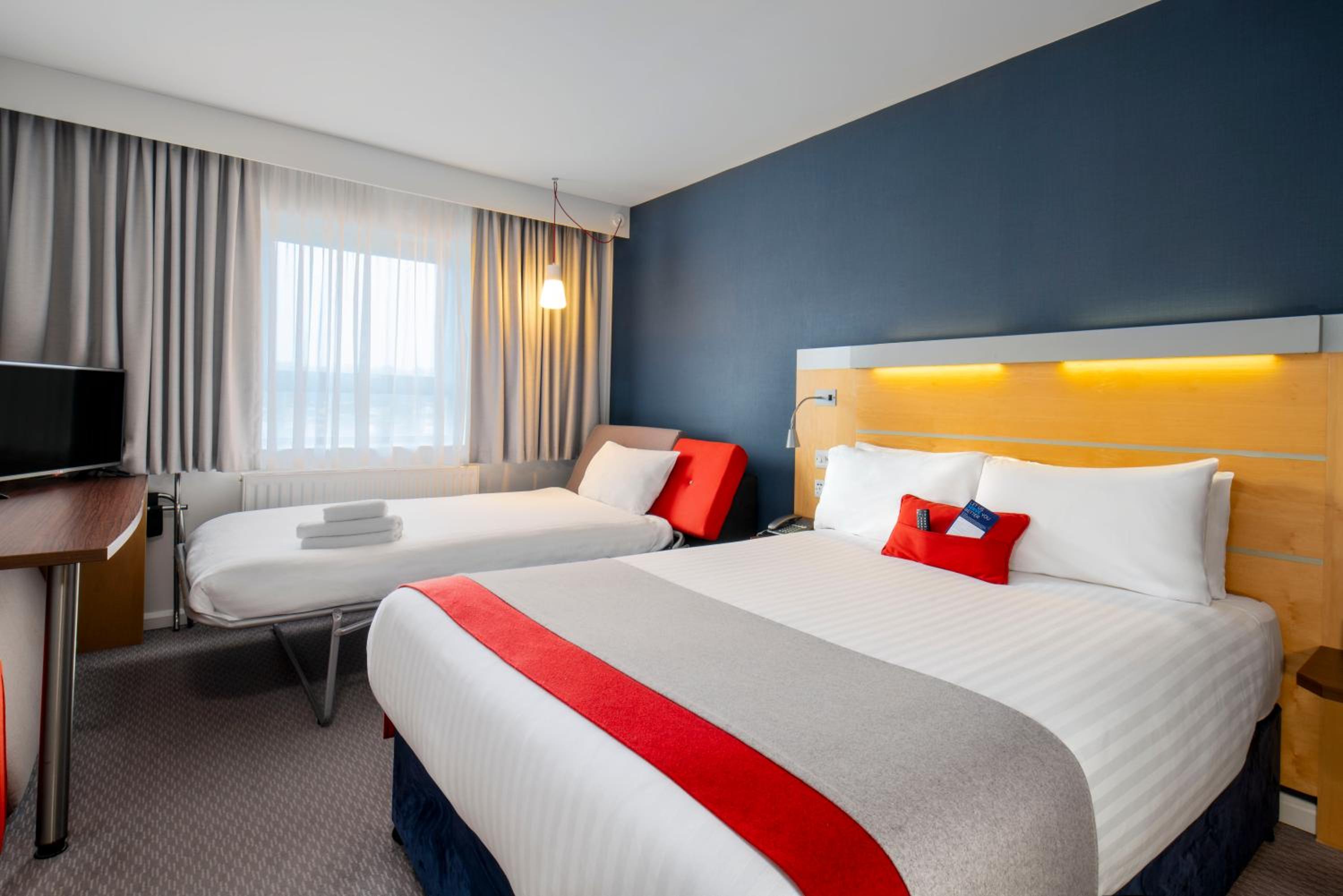 Standard Double Room with Sofa Bed and Free Hot Breakfast - Photo 1