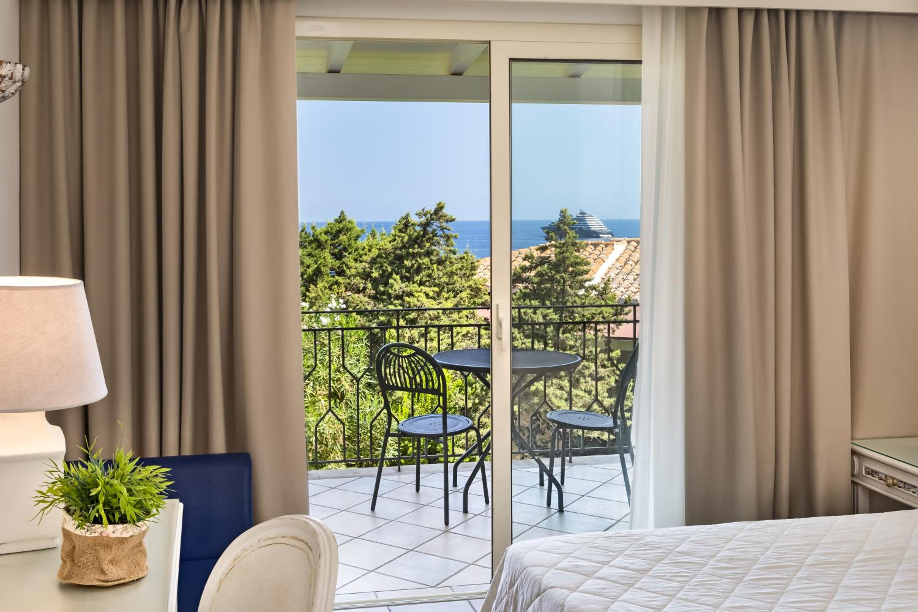 Double Room with Sea View - Photo 4