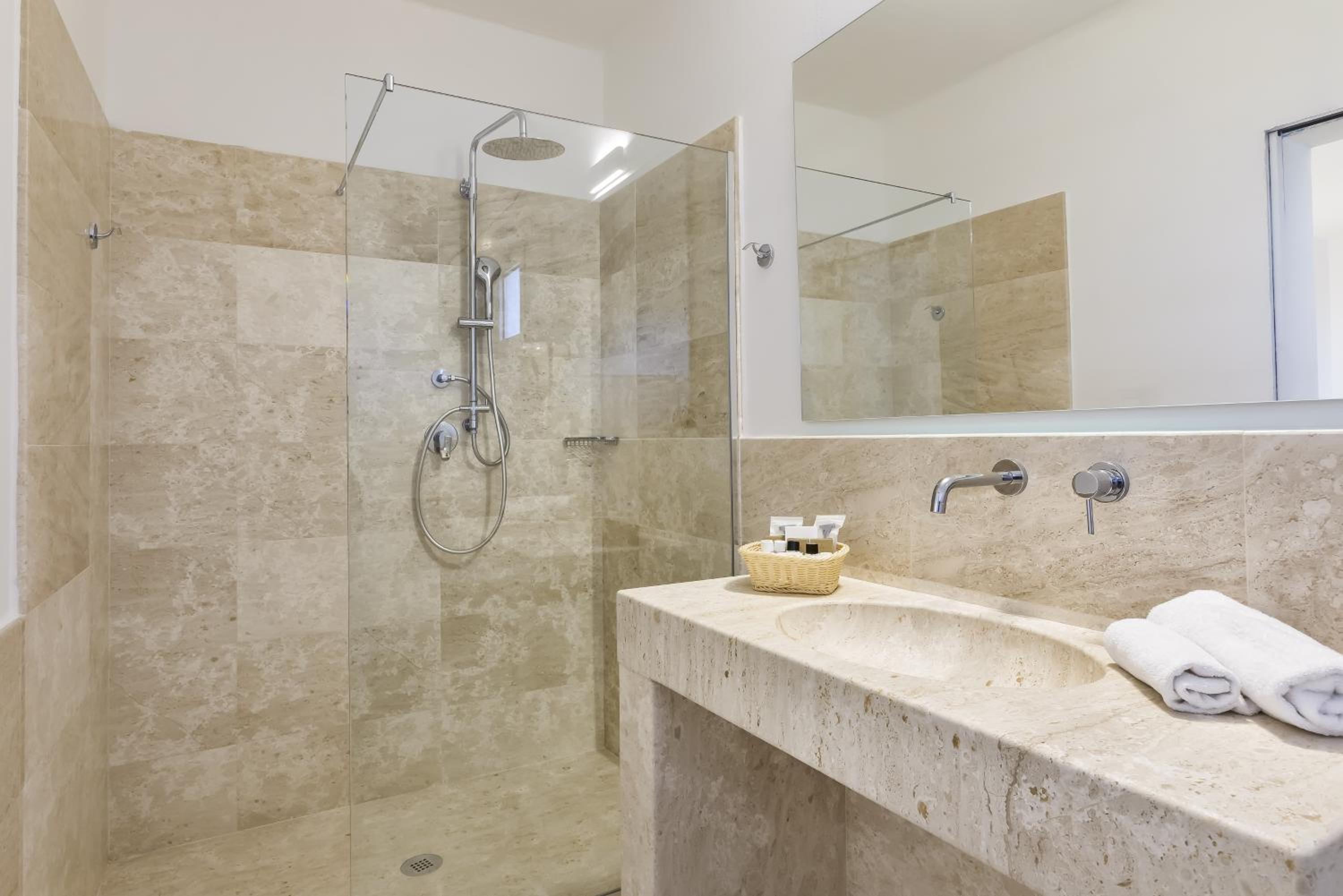 Double Room with Sea View - Photo 2