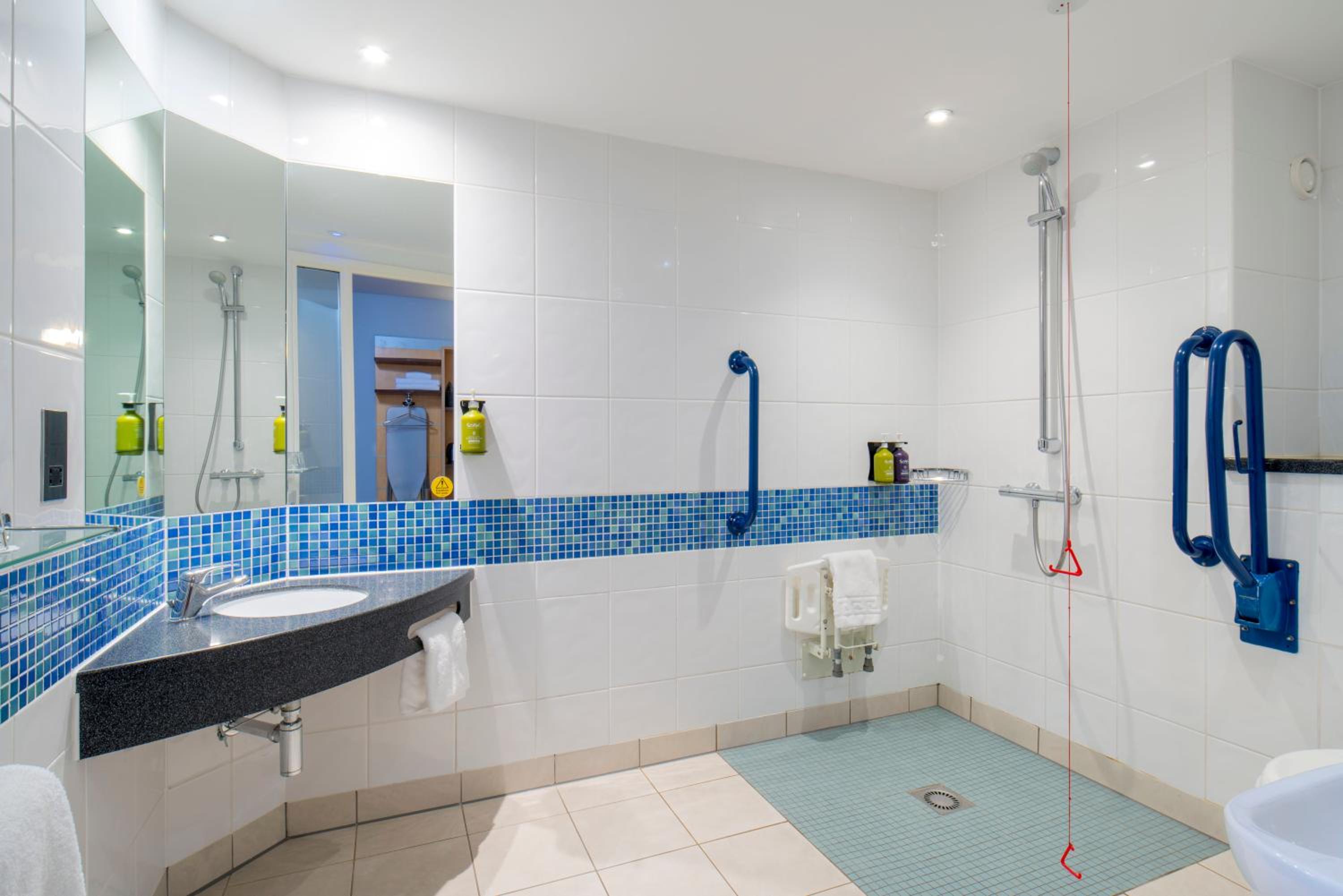 Double Room with Free Hot Breakfast - Accessible - Photo 3