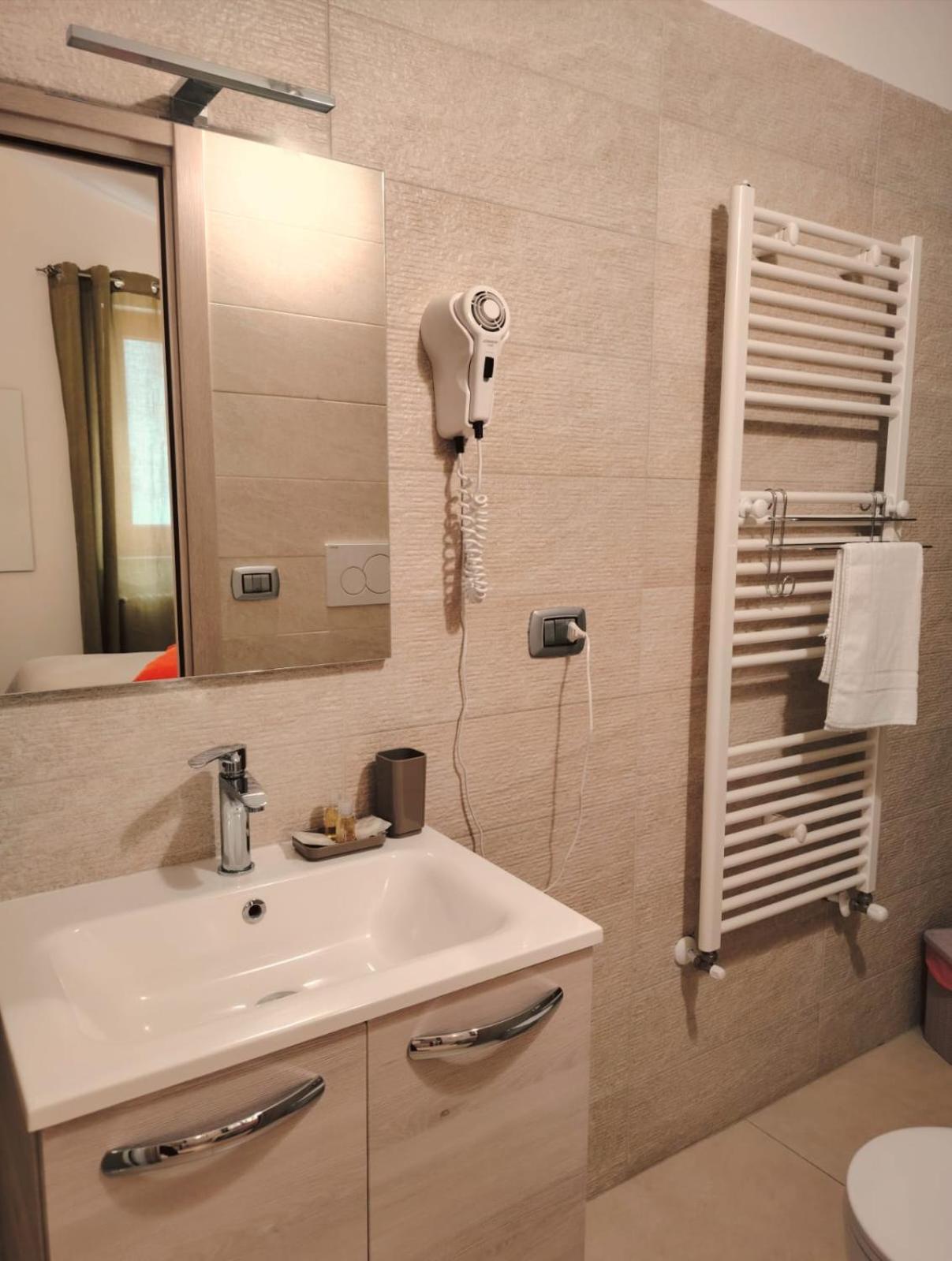 Small Double or Twin Room - Photo 4
