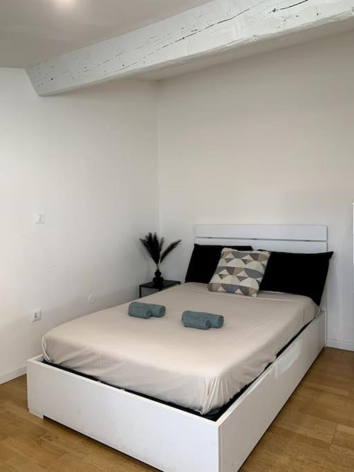 One-Bedroom Apartment with View
