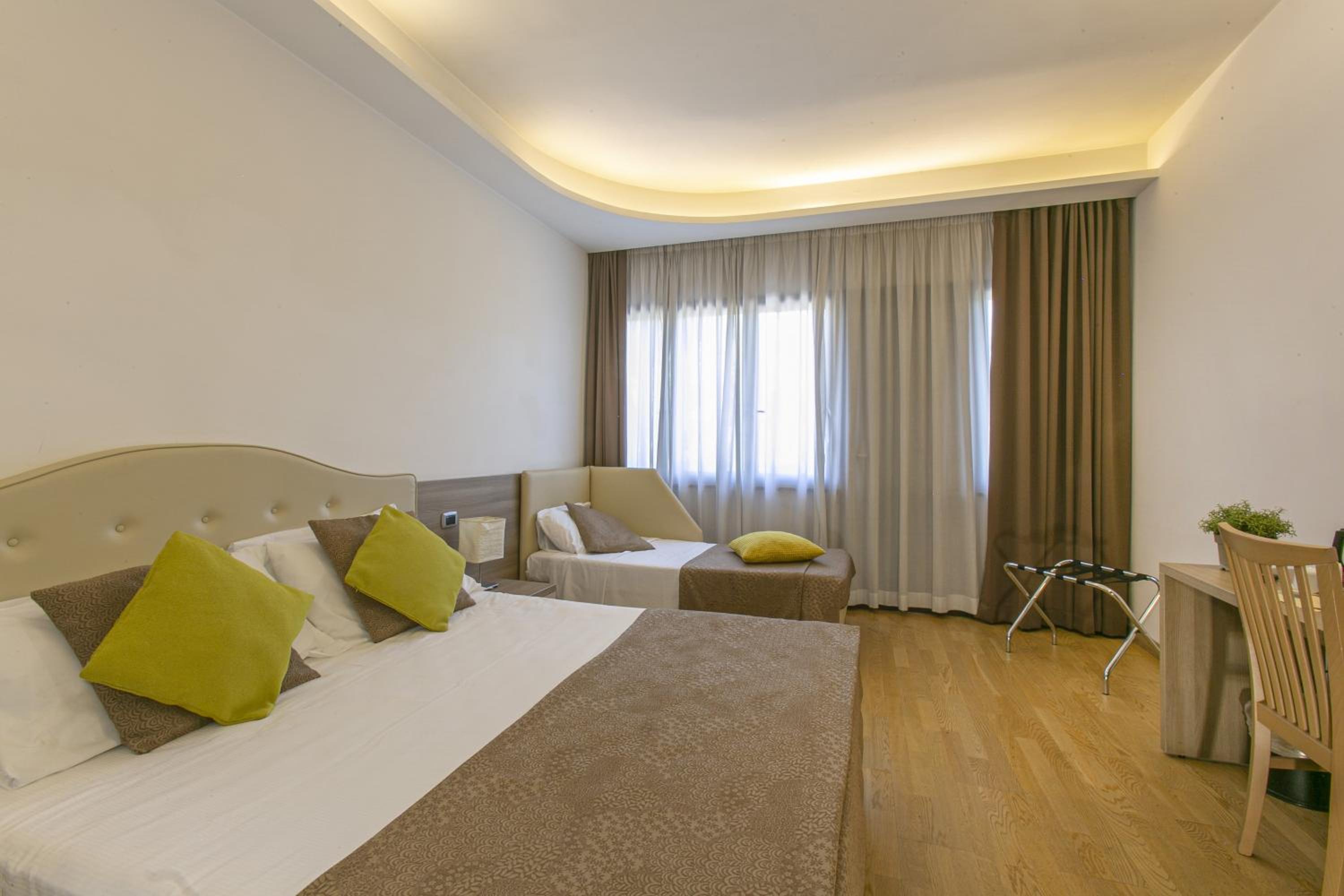 Superior Triple Room photo 3