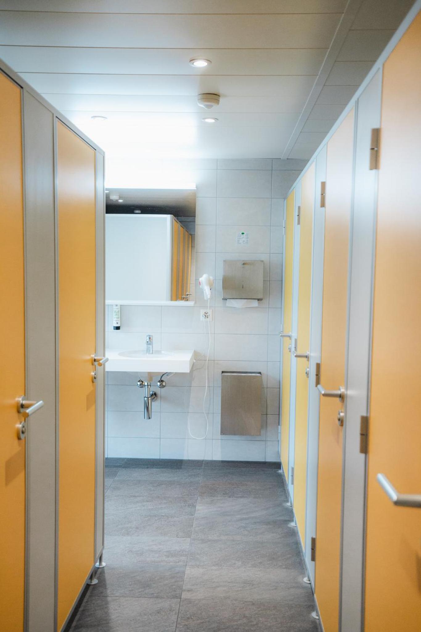 Double Room Economy with Shared Bathroom photo 2