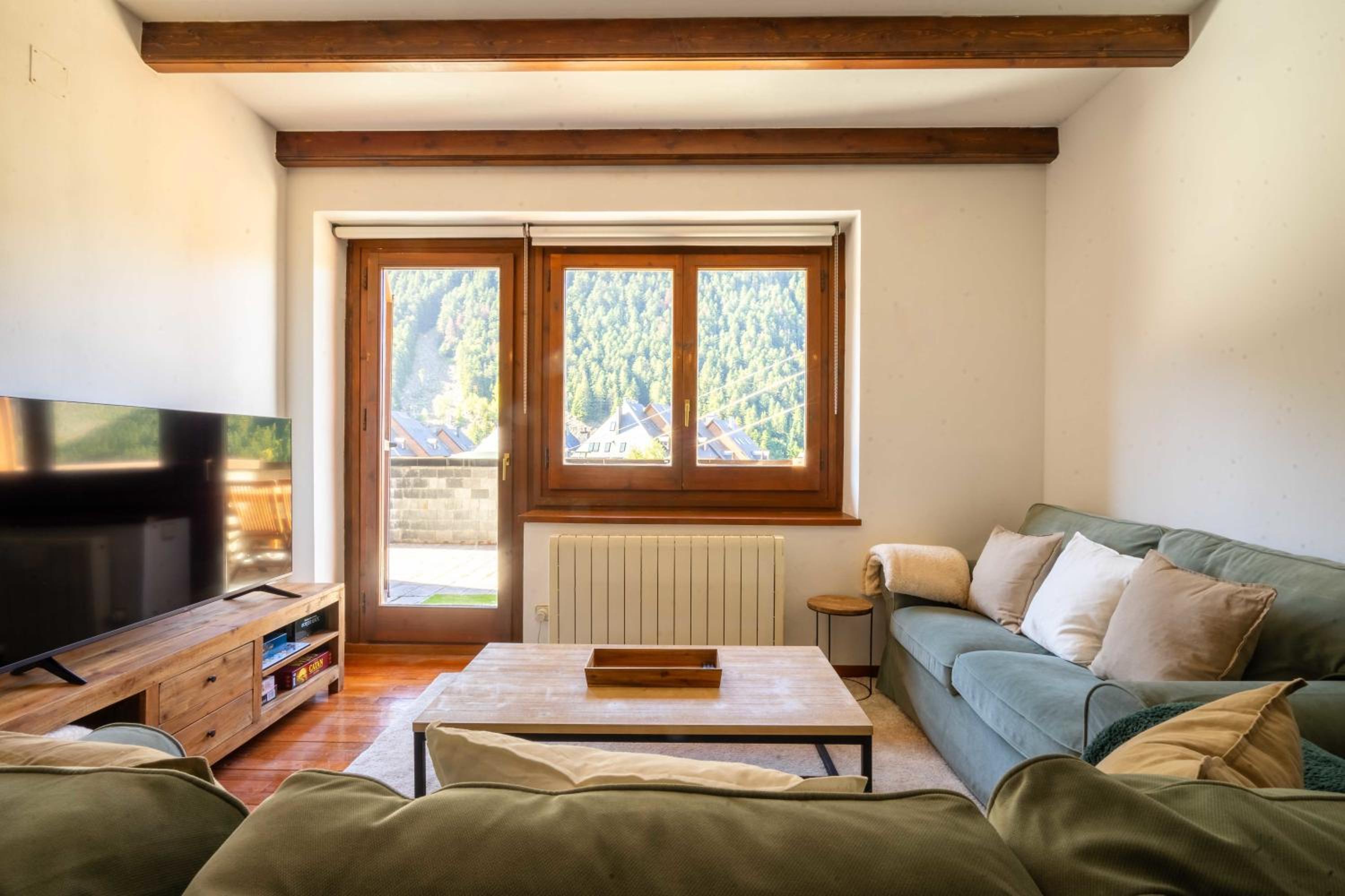 Apartamento de tres habitaciones con vista a la montaña