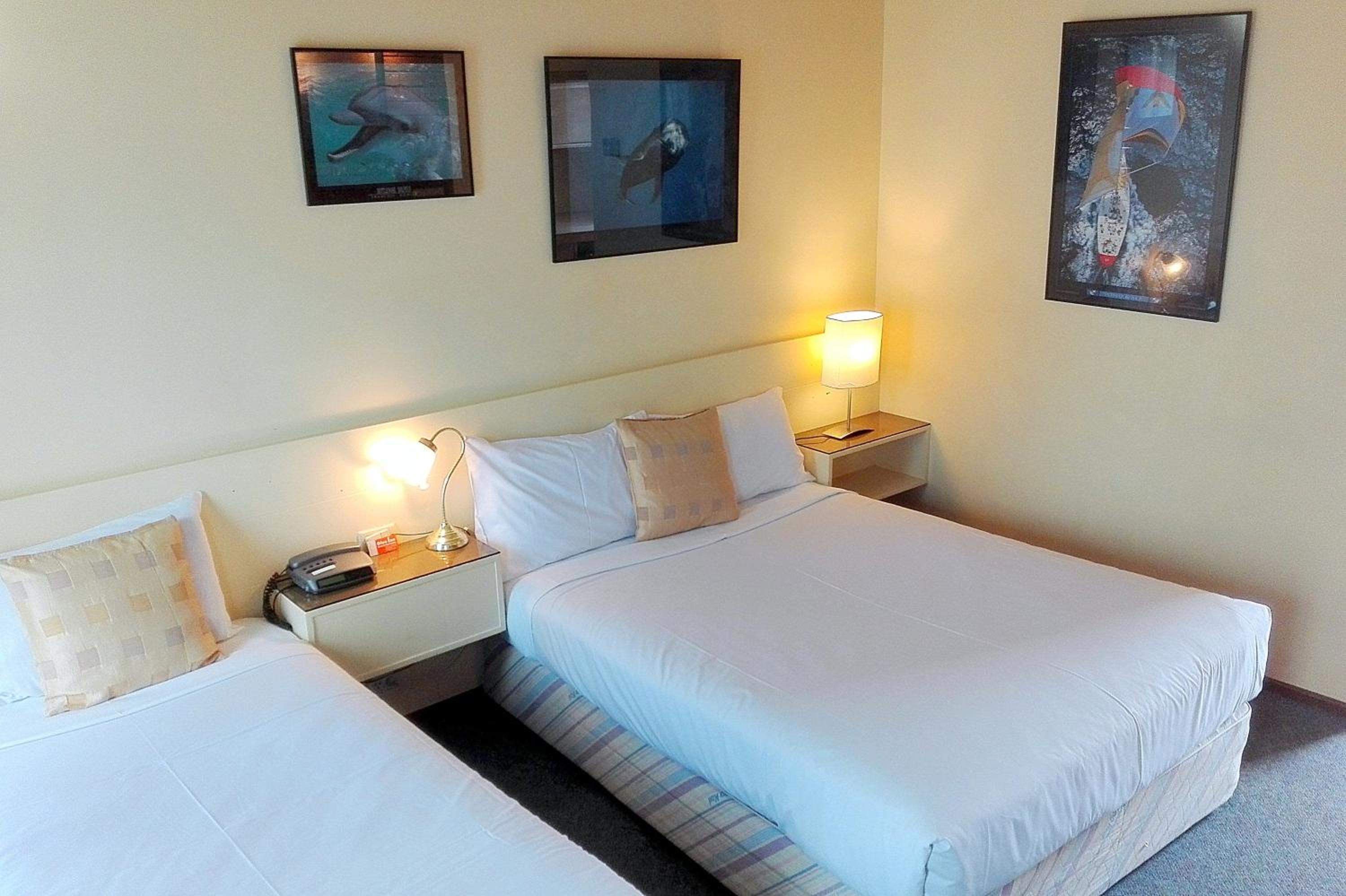 Standard Twin Room - Photo 3