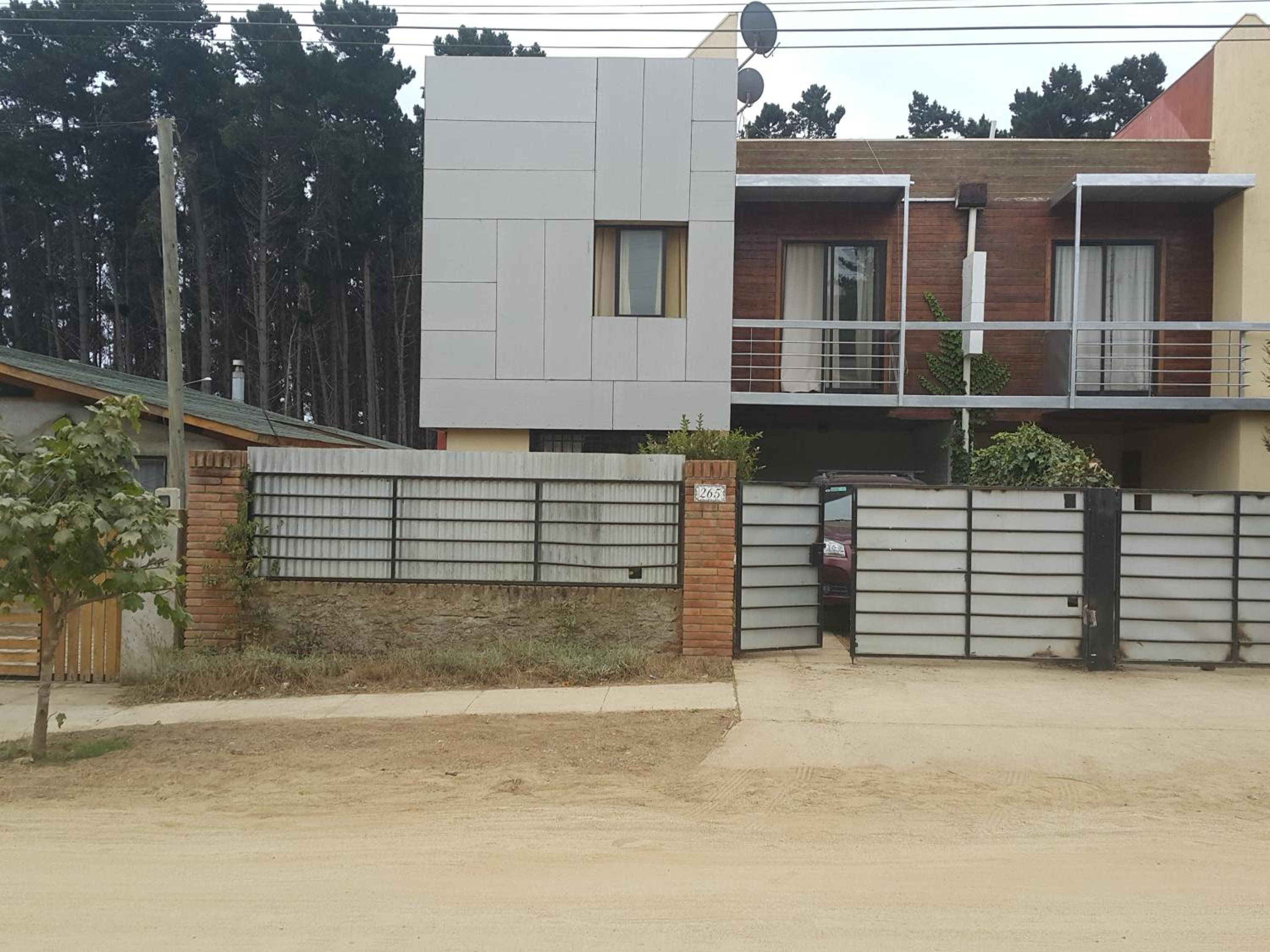 Four-Bedroom House photo 1