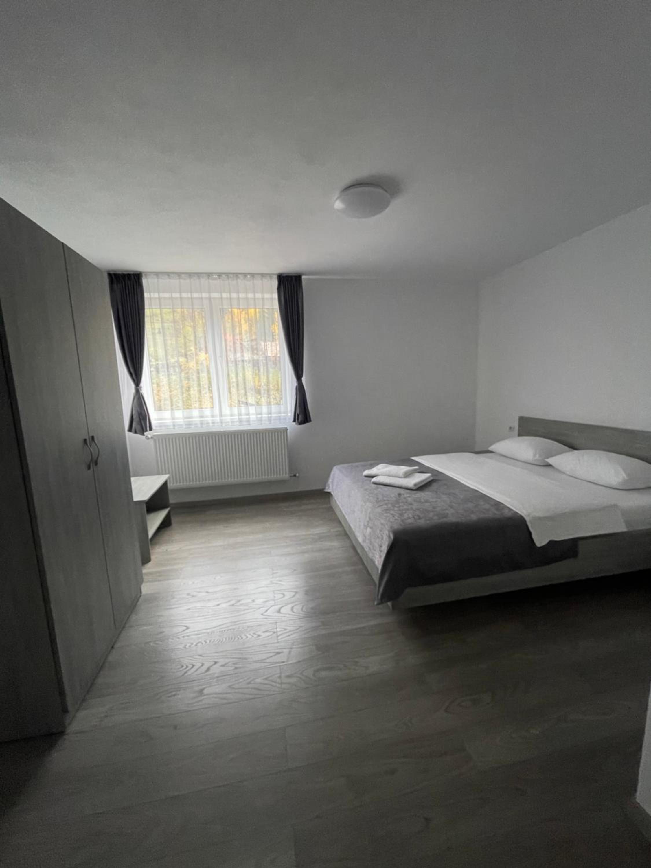 Double Room - Photo 1