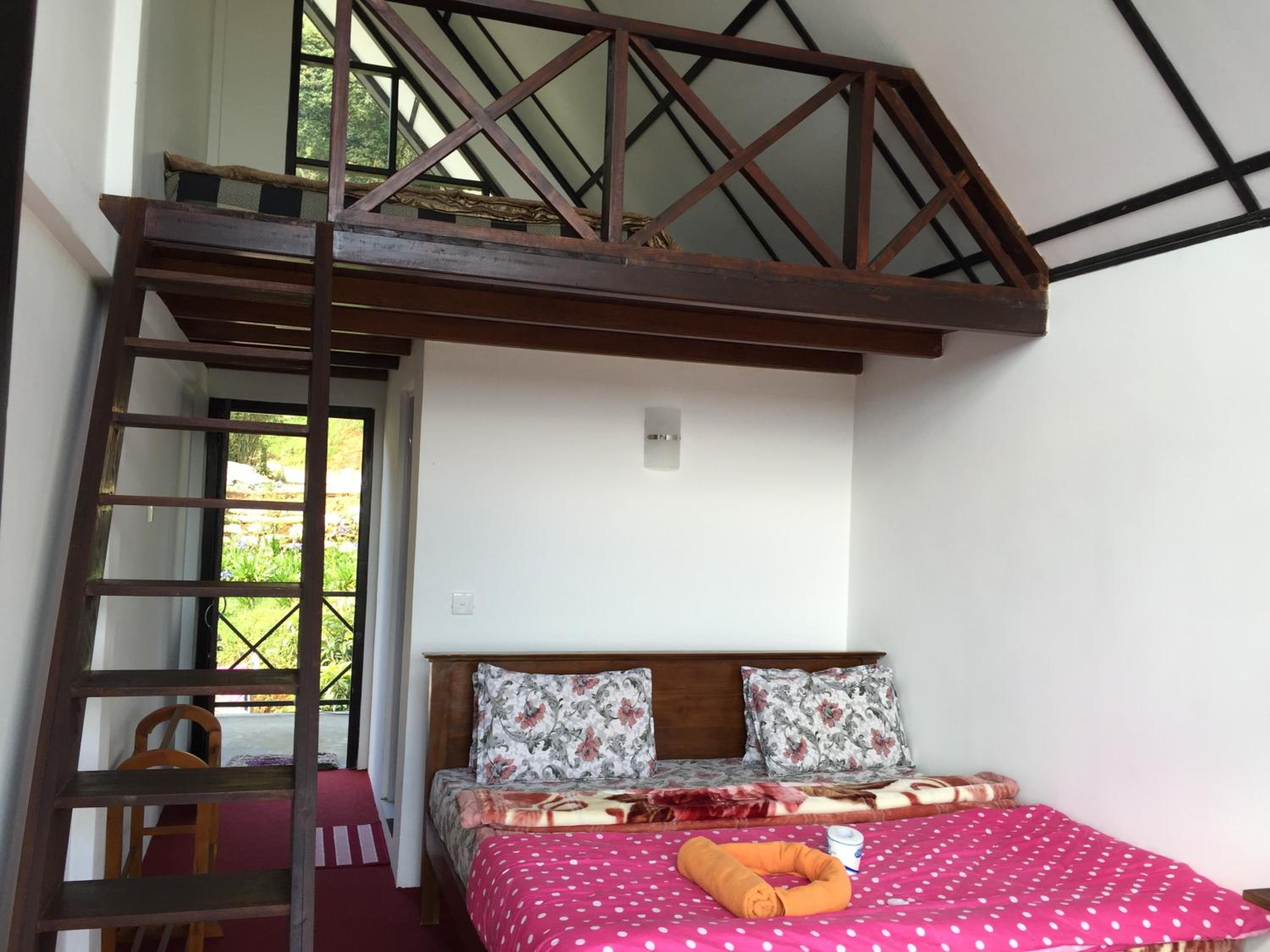 Family Suite with Balcony and Mountain View photo 2