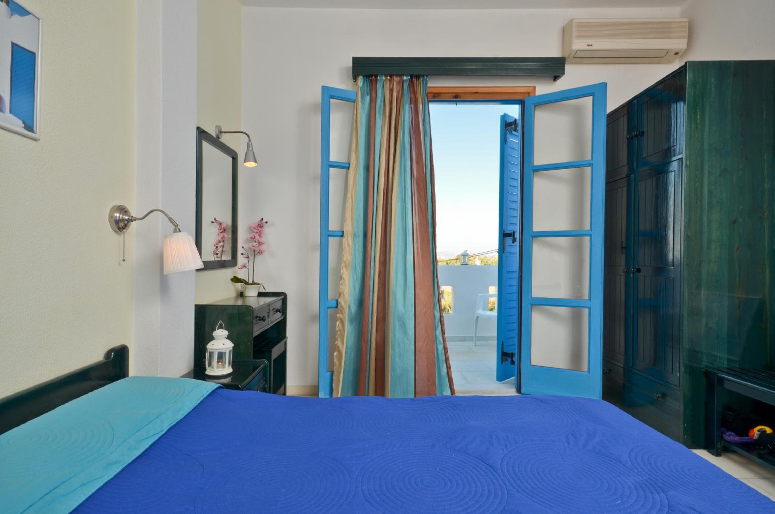 Studio (2 Adults)