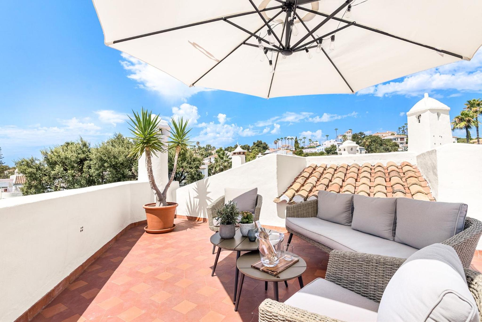 Two-Bedroom Apartment with Terrace and Sea View photo 2