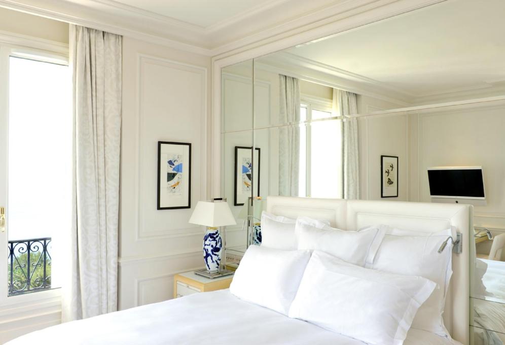 Superior Pinewood Room - King bed
