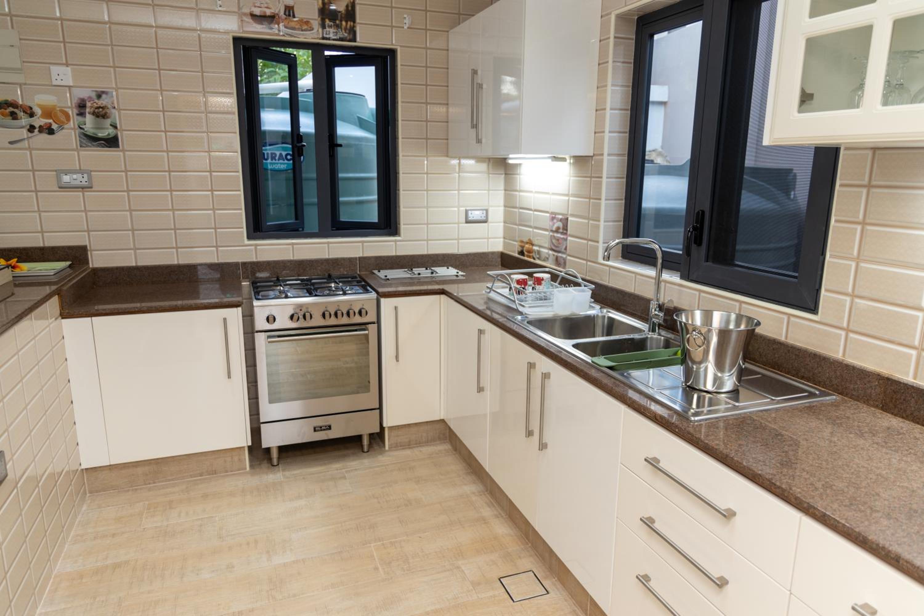 Deluxe One-Bedroom Apartment with Ocean View photo 2