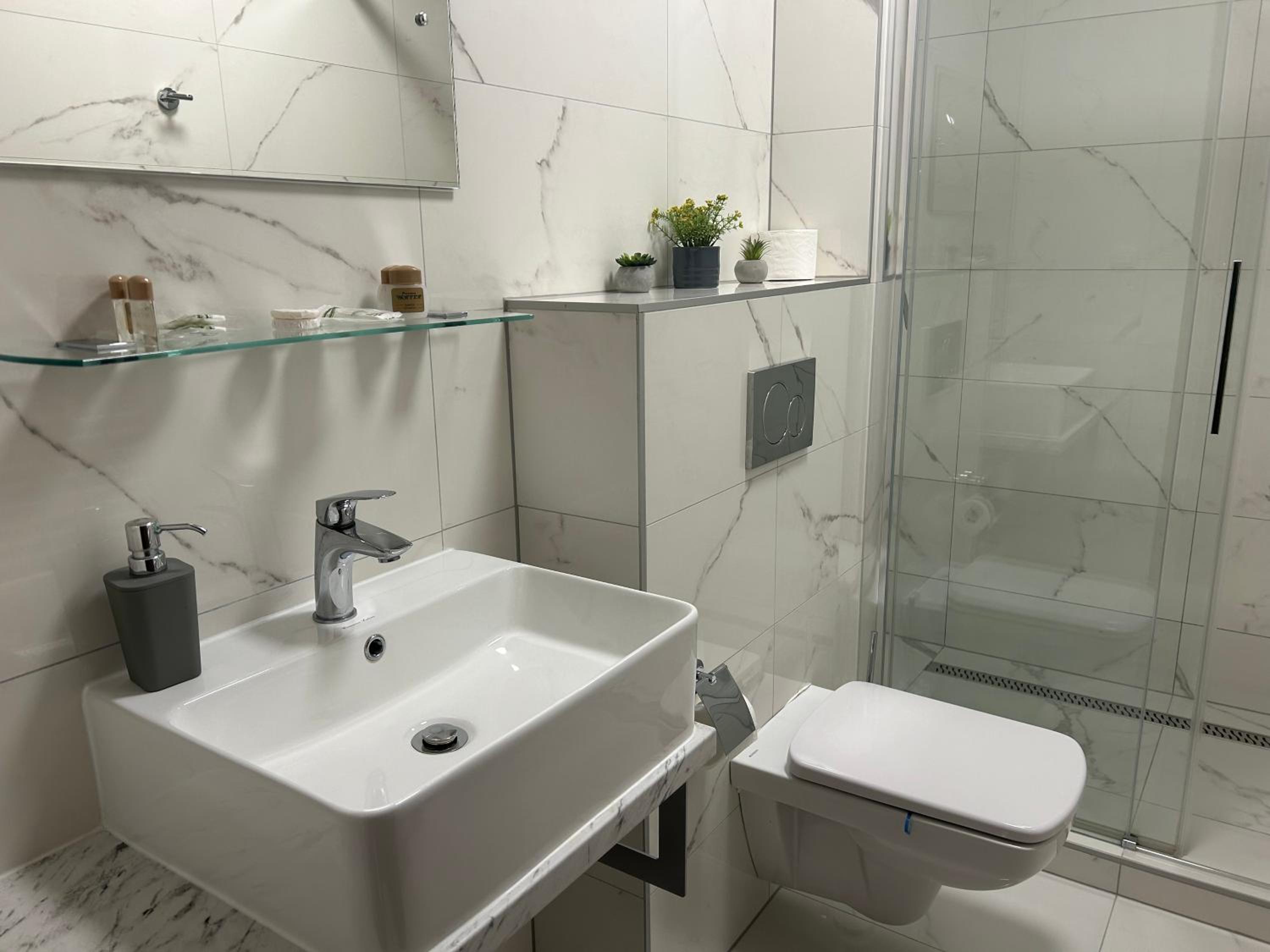 Standard Double Room - Photo 9