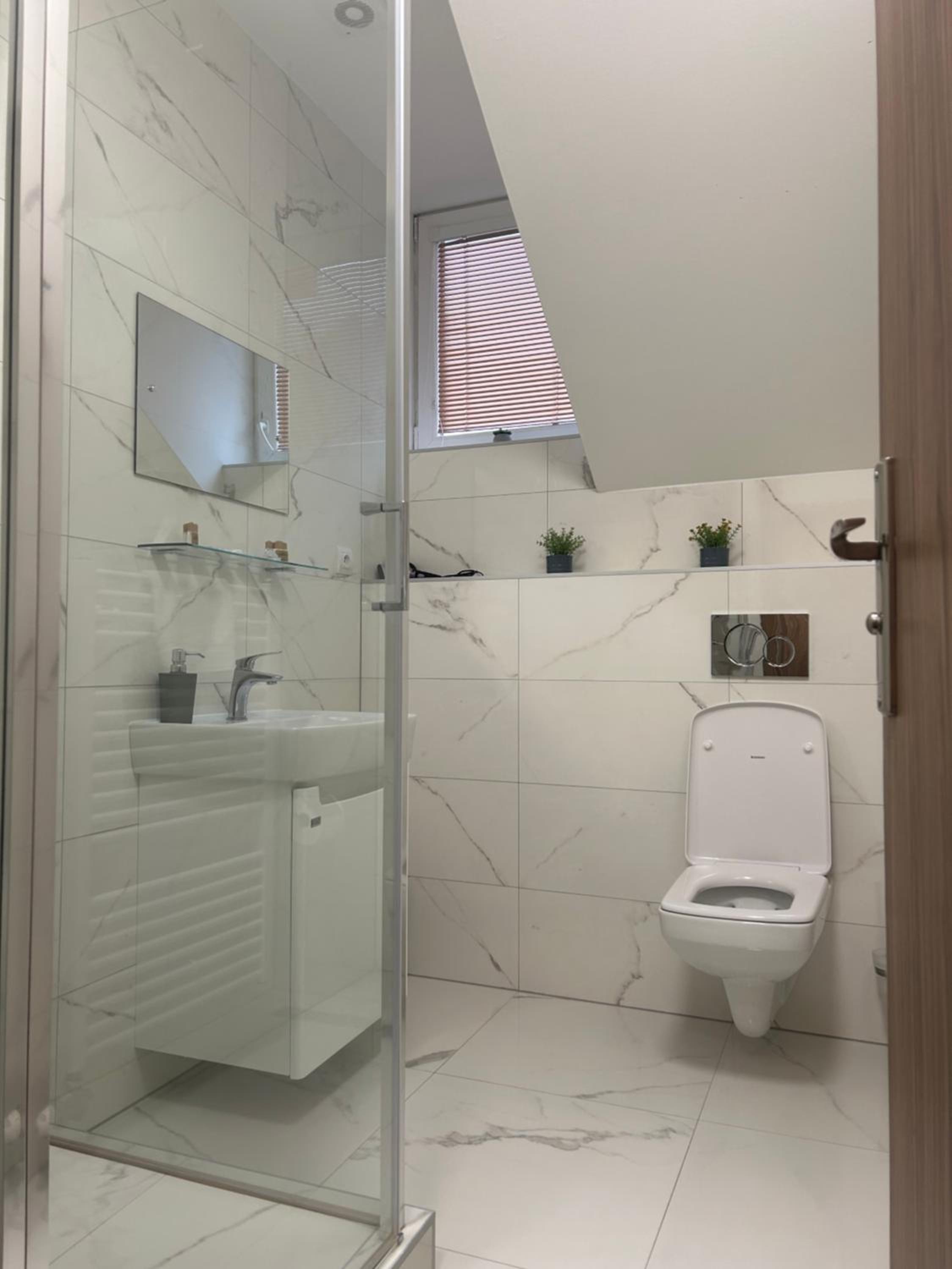 Standard Double Room - Photo 12