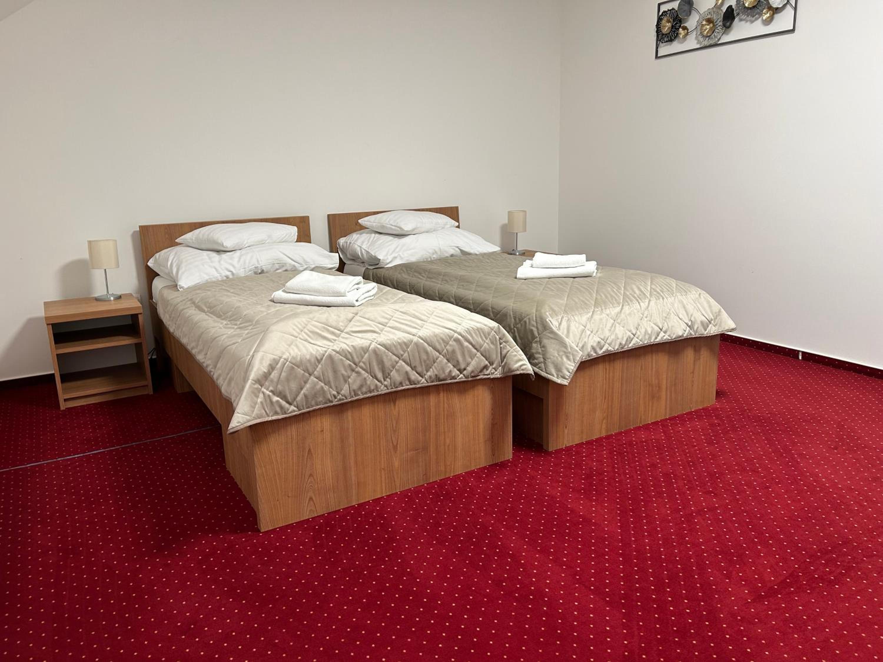 Standard Double Room - Photo 13
