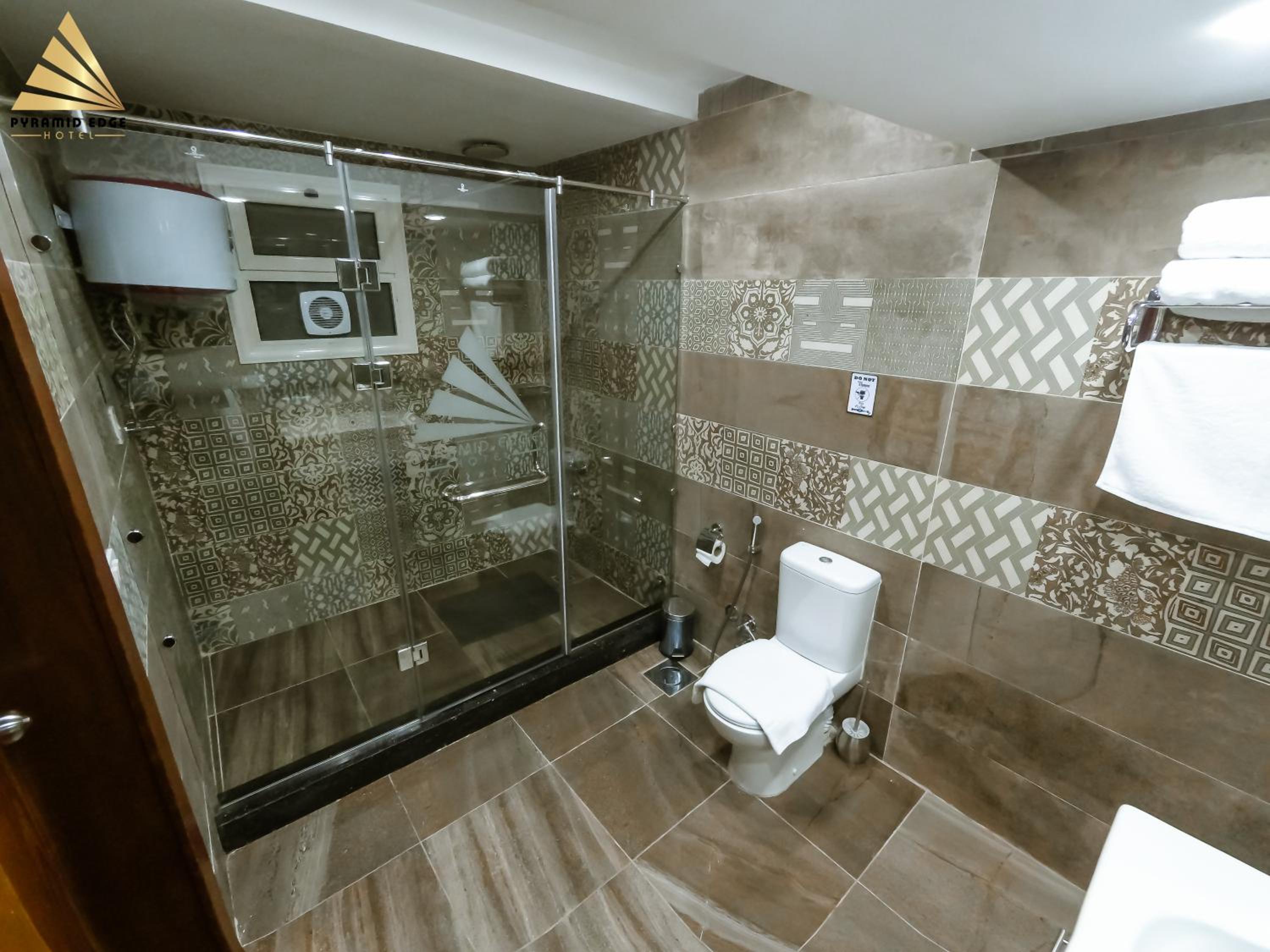 Deluxe Twin Room Pyramids View