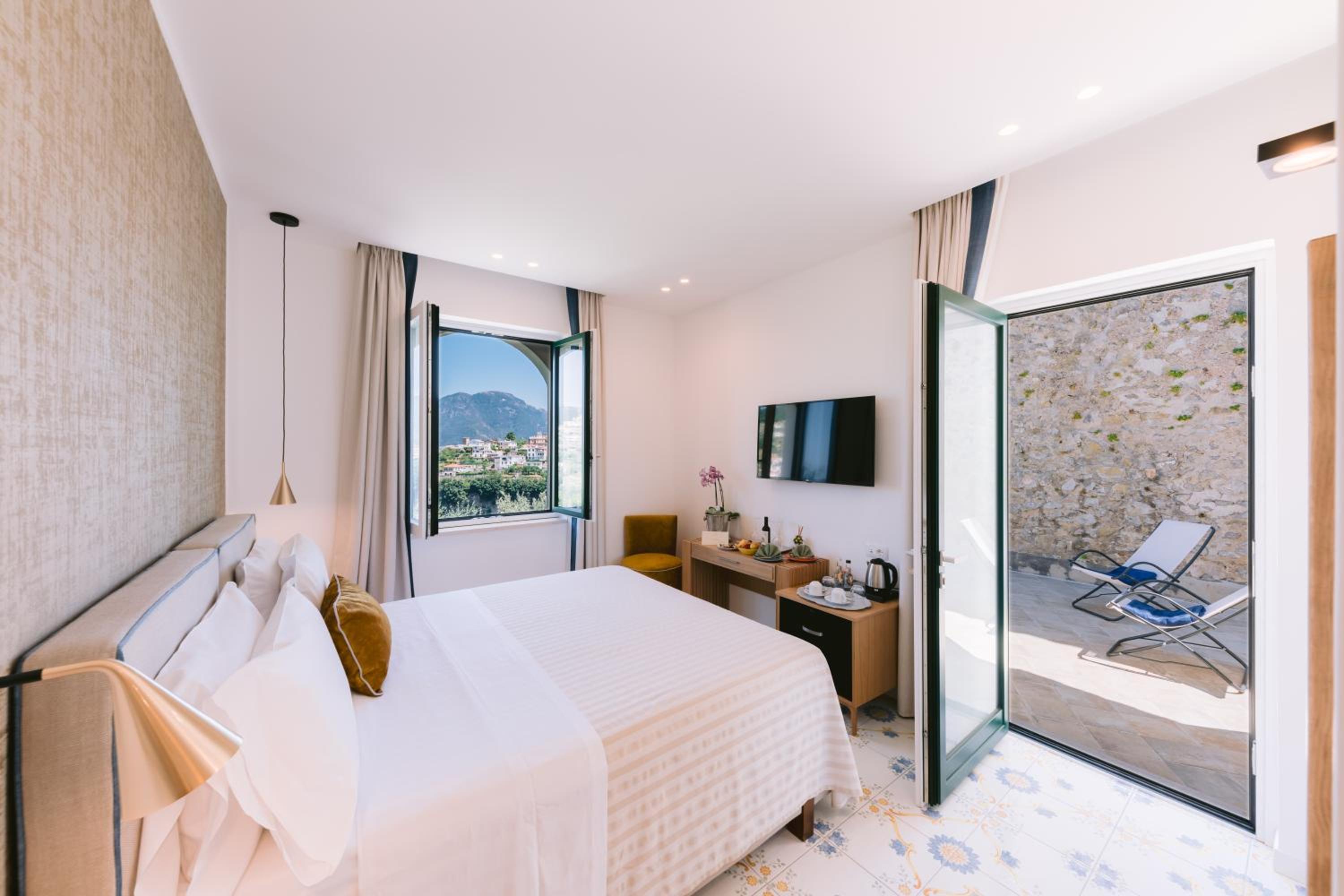 Deluxe Double Room with Terrace and Partial Sea View - Depandance