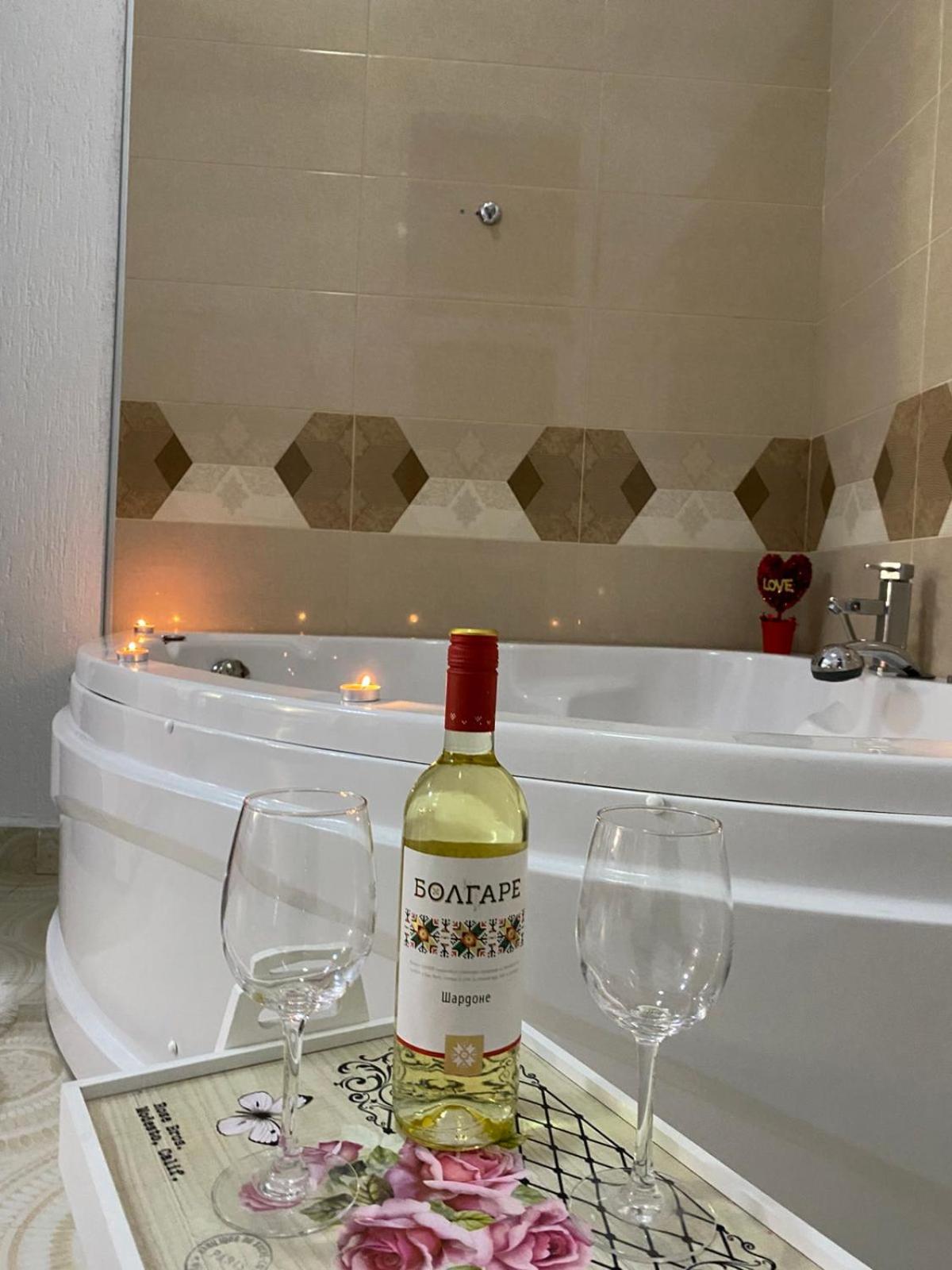 Double Room with Spa Bath photo 2