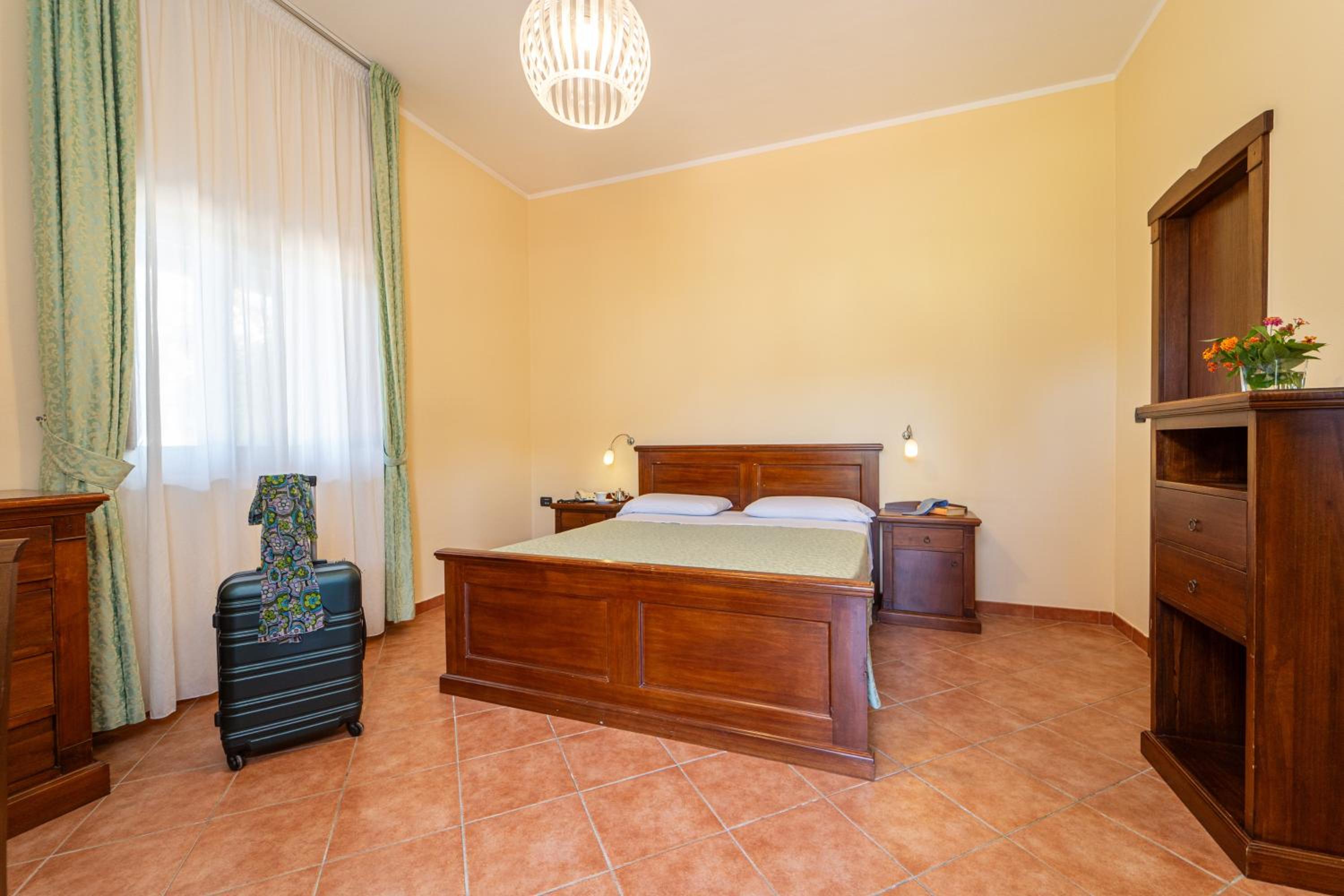 Superior Double or Twin Room - Photo 6