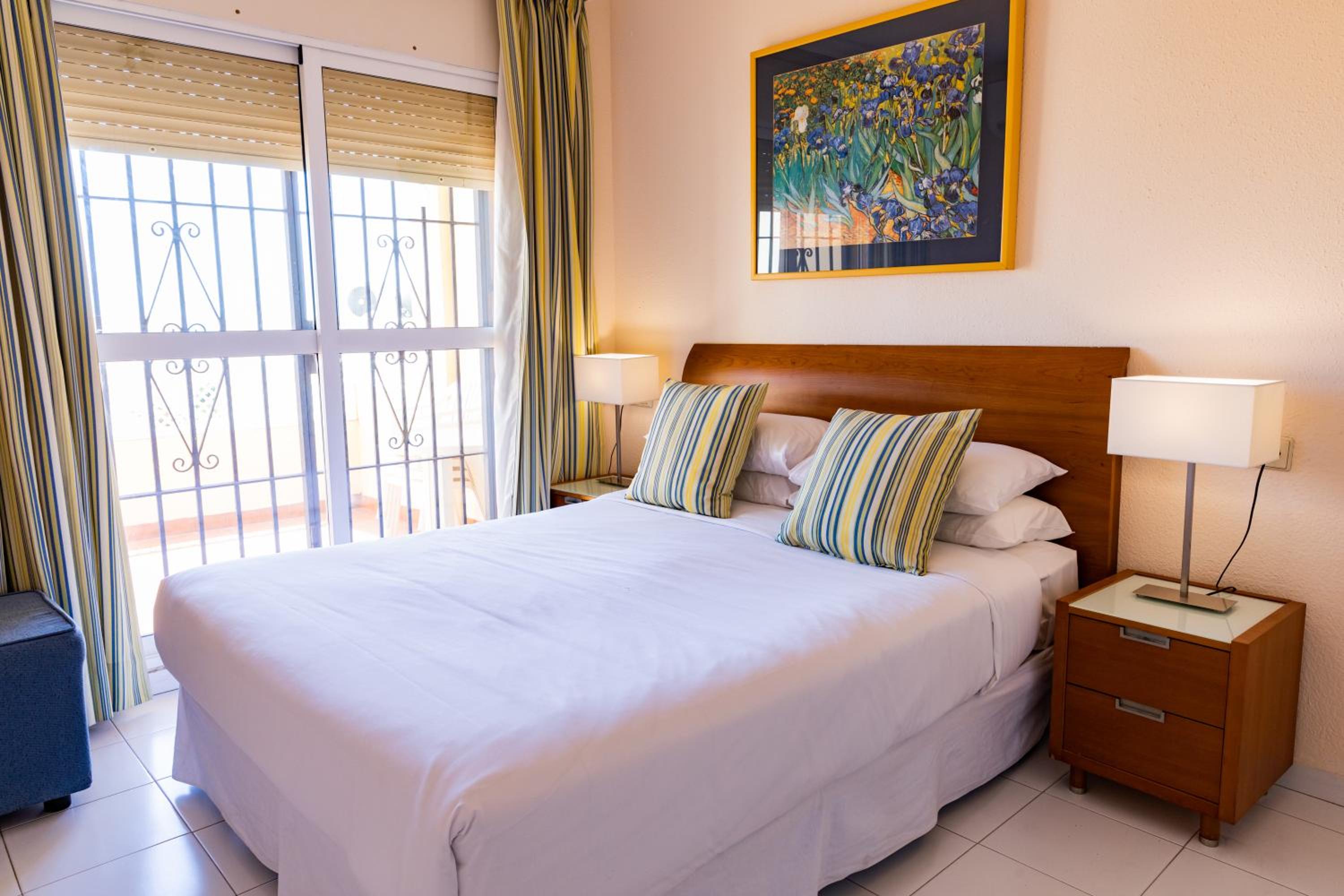 Classic Two Bedroom Apartment - Photo 11
