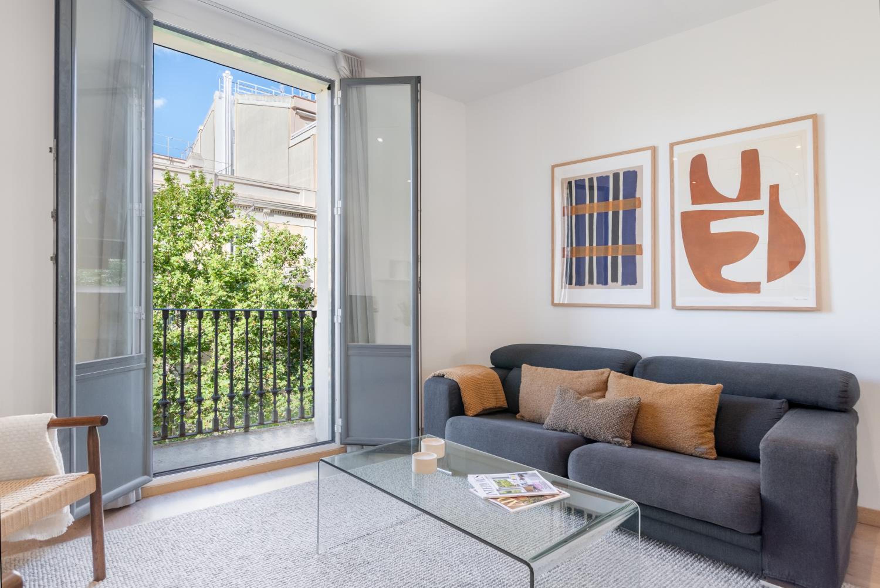 3 bedroom apartment with balcony photo 3