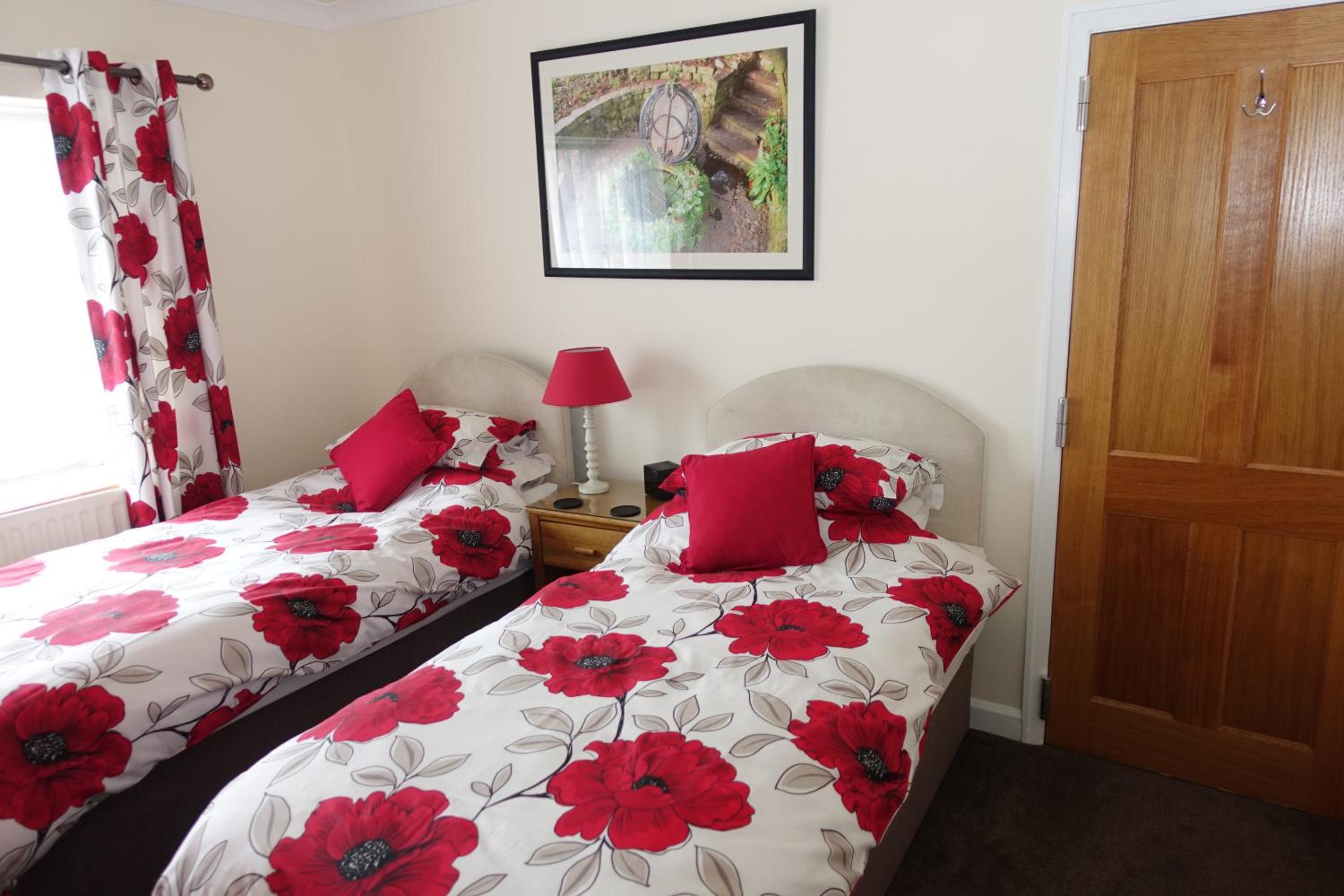Twin Room with Private Bathroom photo 1